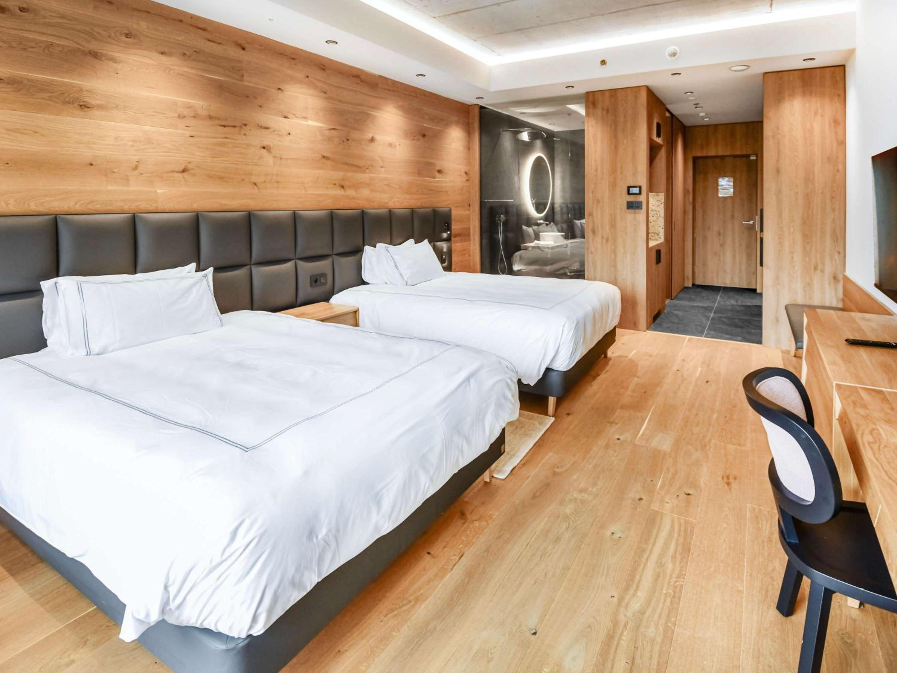 Swiss Advantage Queen Room  - Photo 2