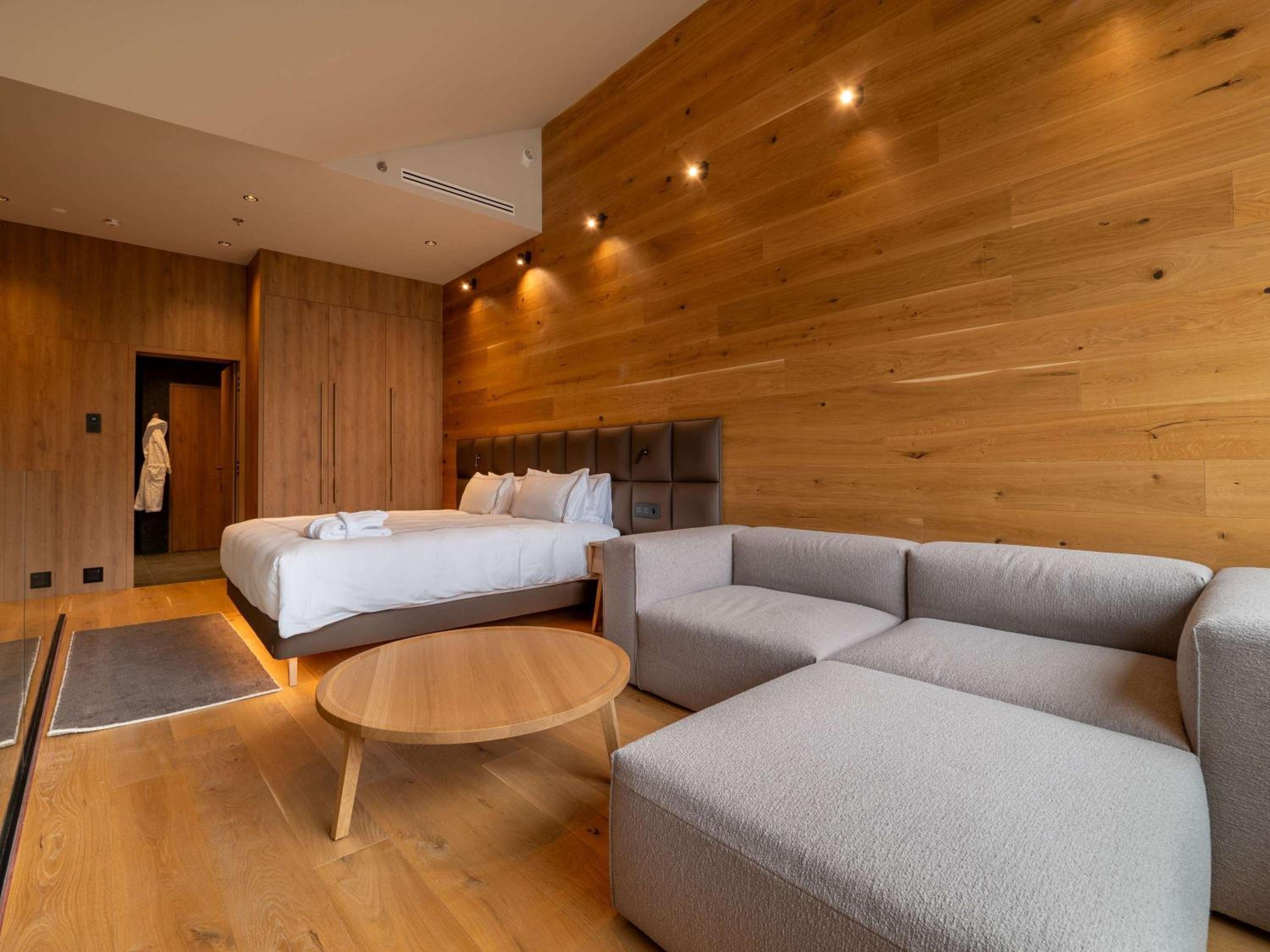 Swiss Signature Apartment - Photo 3