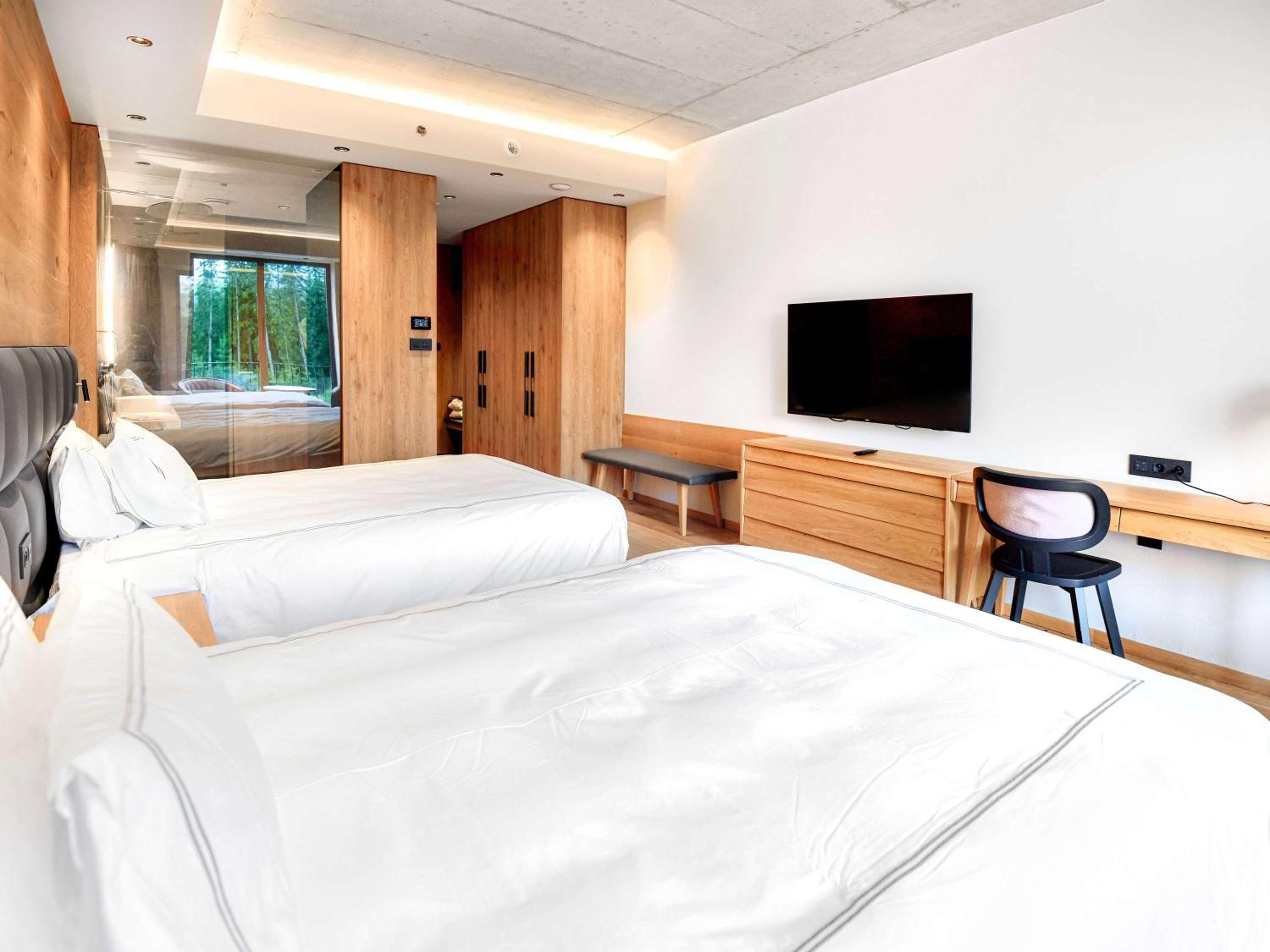 Swiss Advantage Queen Room  - Photo 1