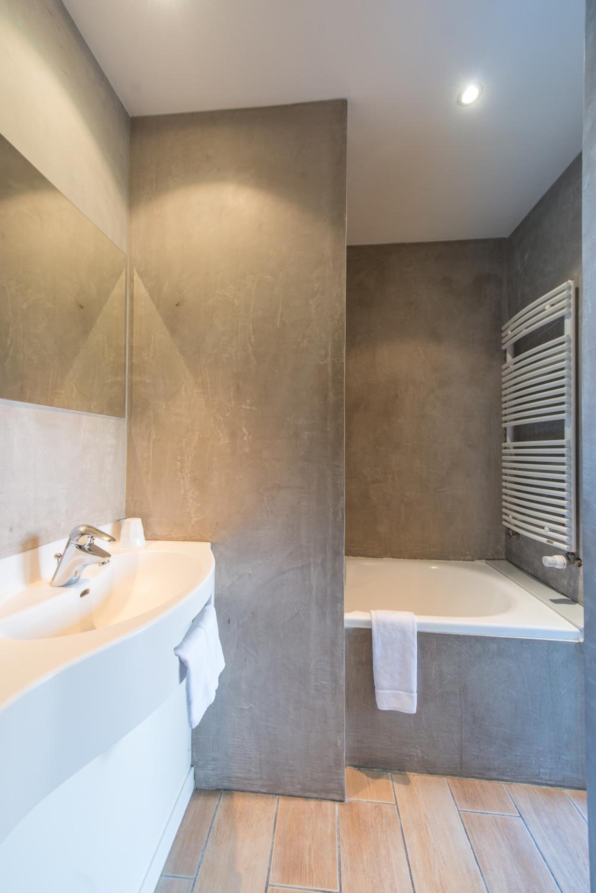 Standard Double Room with Garden View - Photo 7
