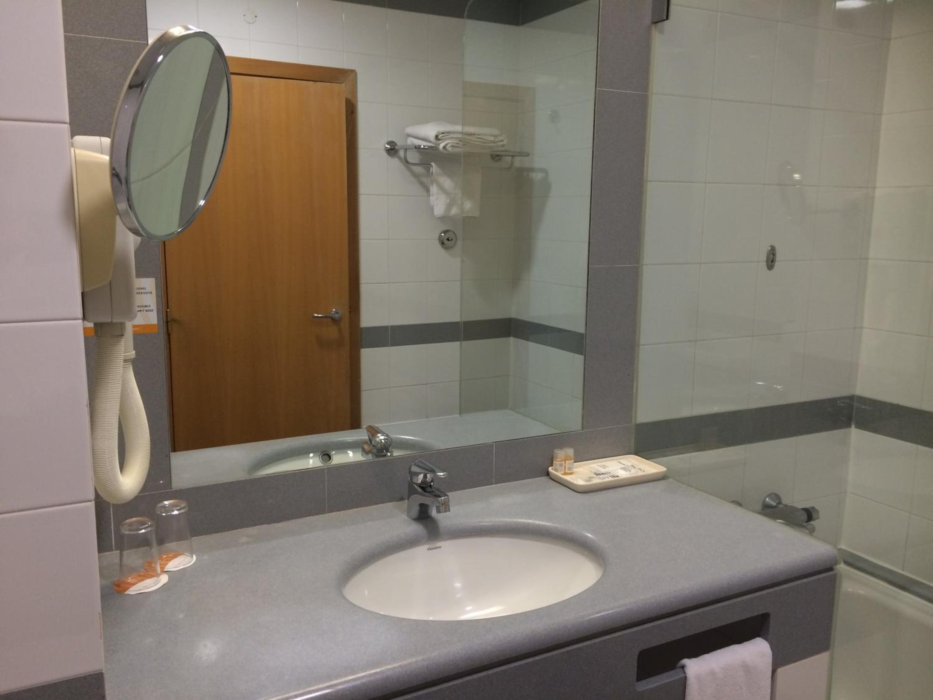 Suite - Photo 7