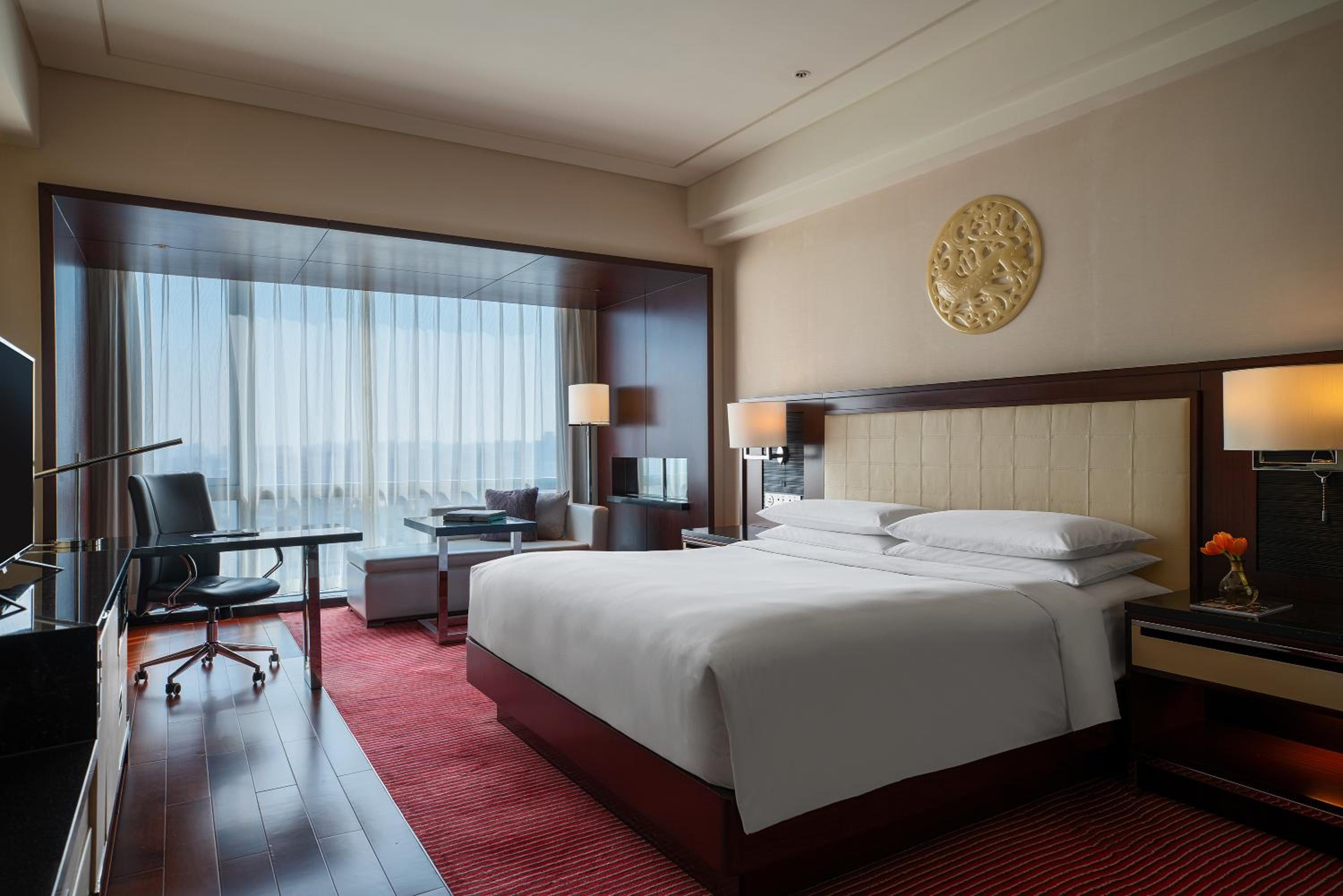 1 King Bed, Club Lounge Access, Guest Room (include Happy Hour Alcohol Drinks & Light Buffet + 10% for Food & Beverage) - Photo 1