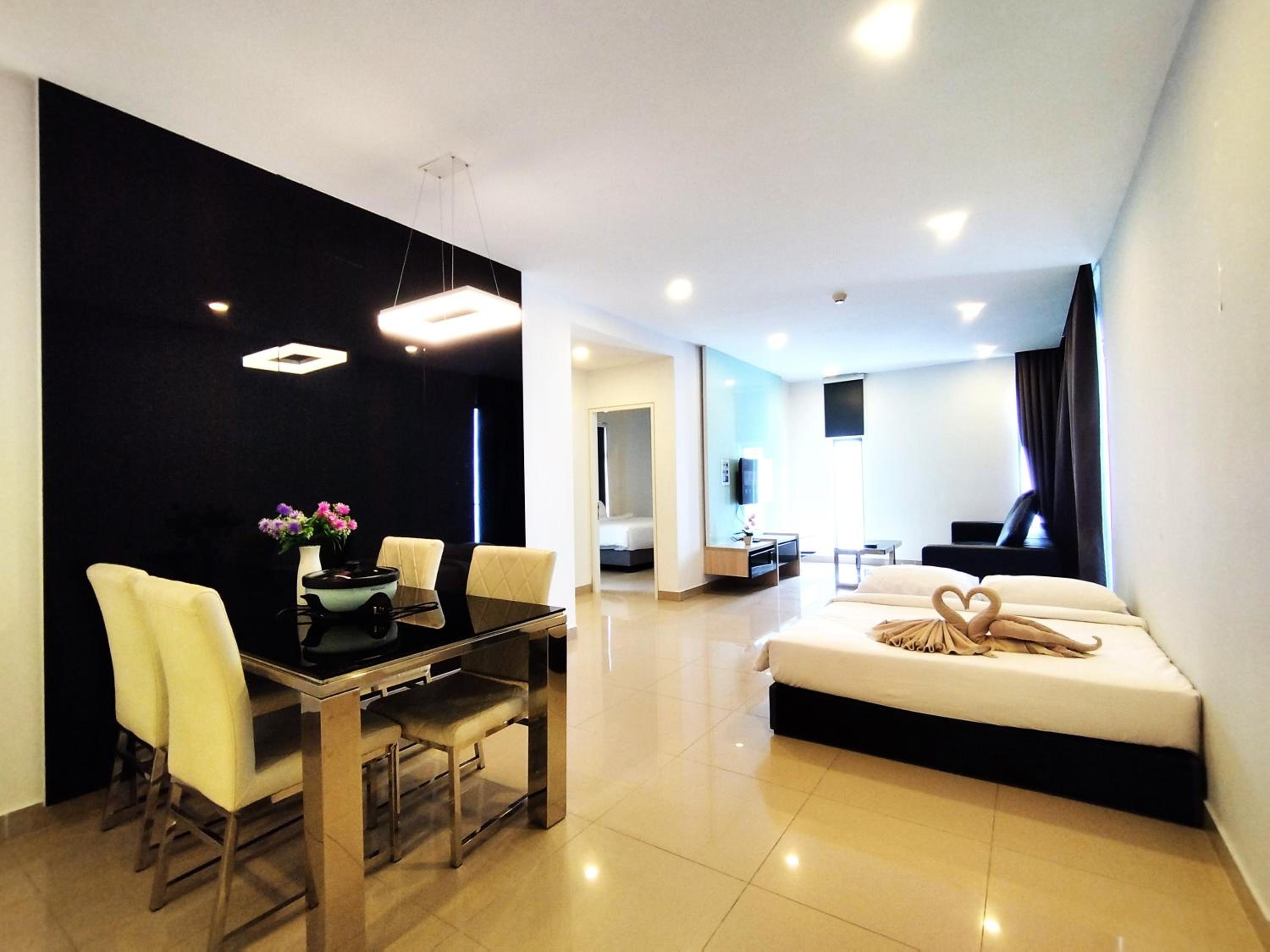 Two-Bedroom Apartment with Mountain View photo 2