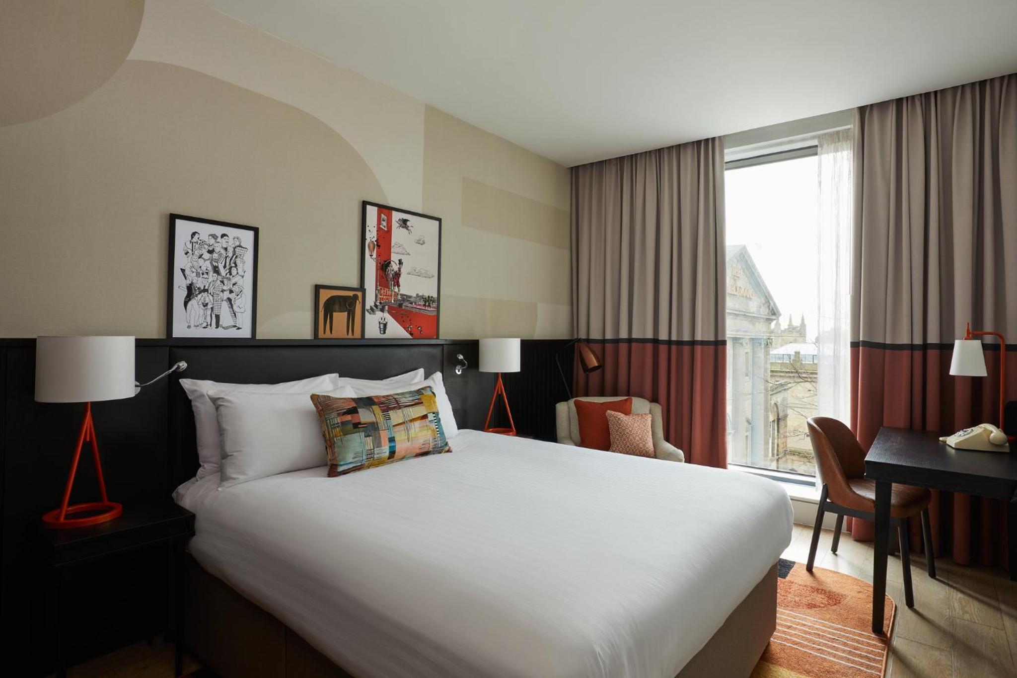 Standard King Room with City View - Photo 2