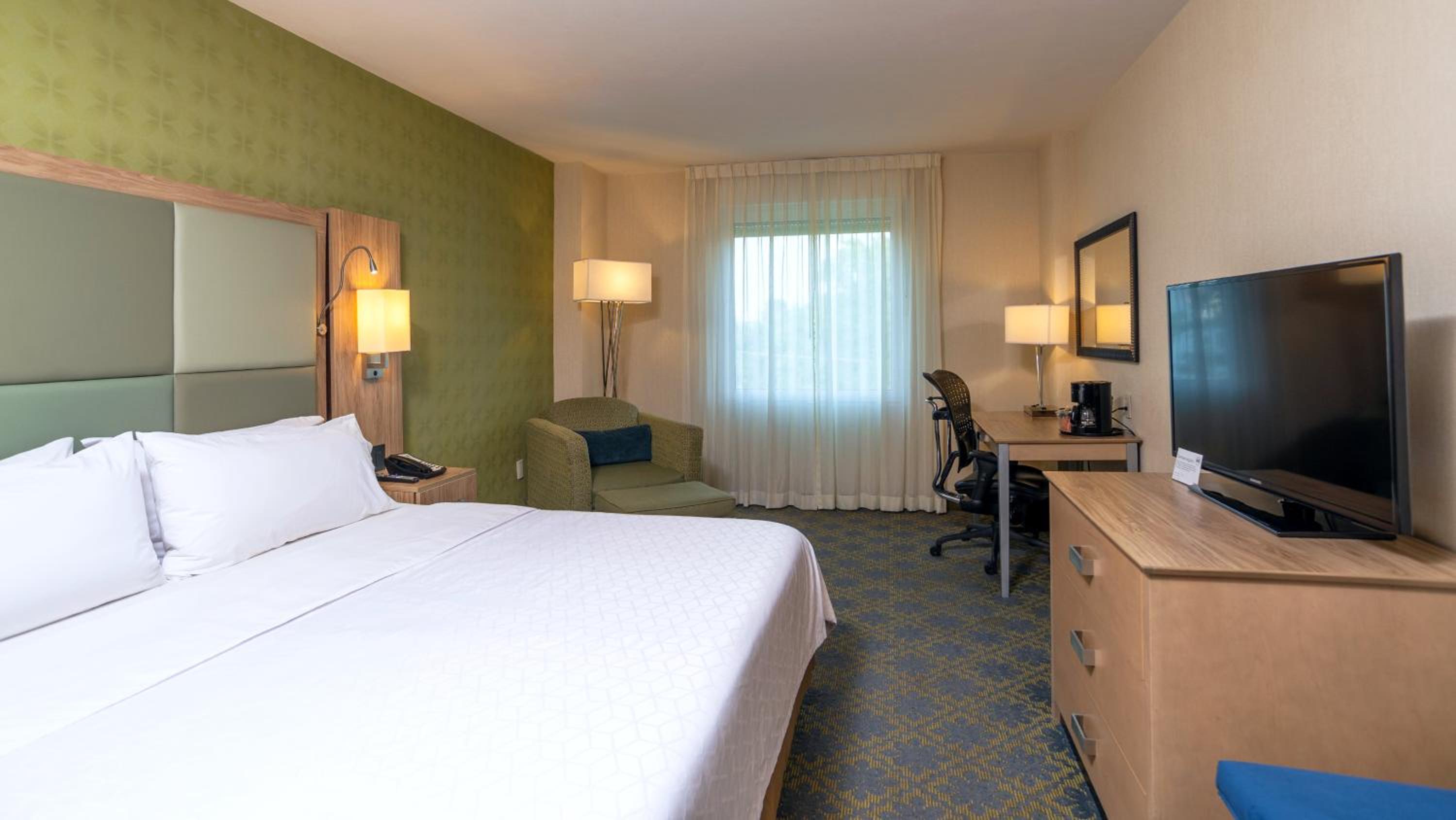 Standard King Room photo 3