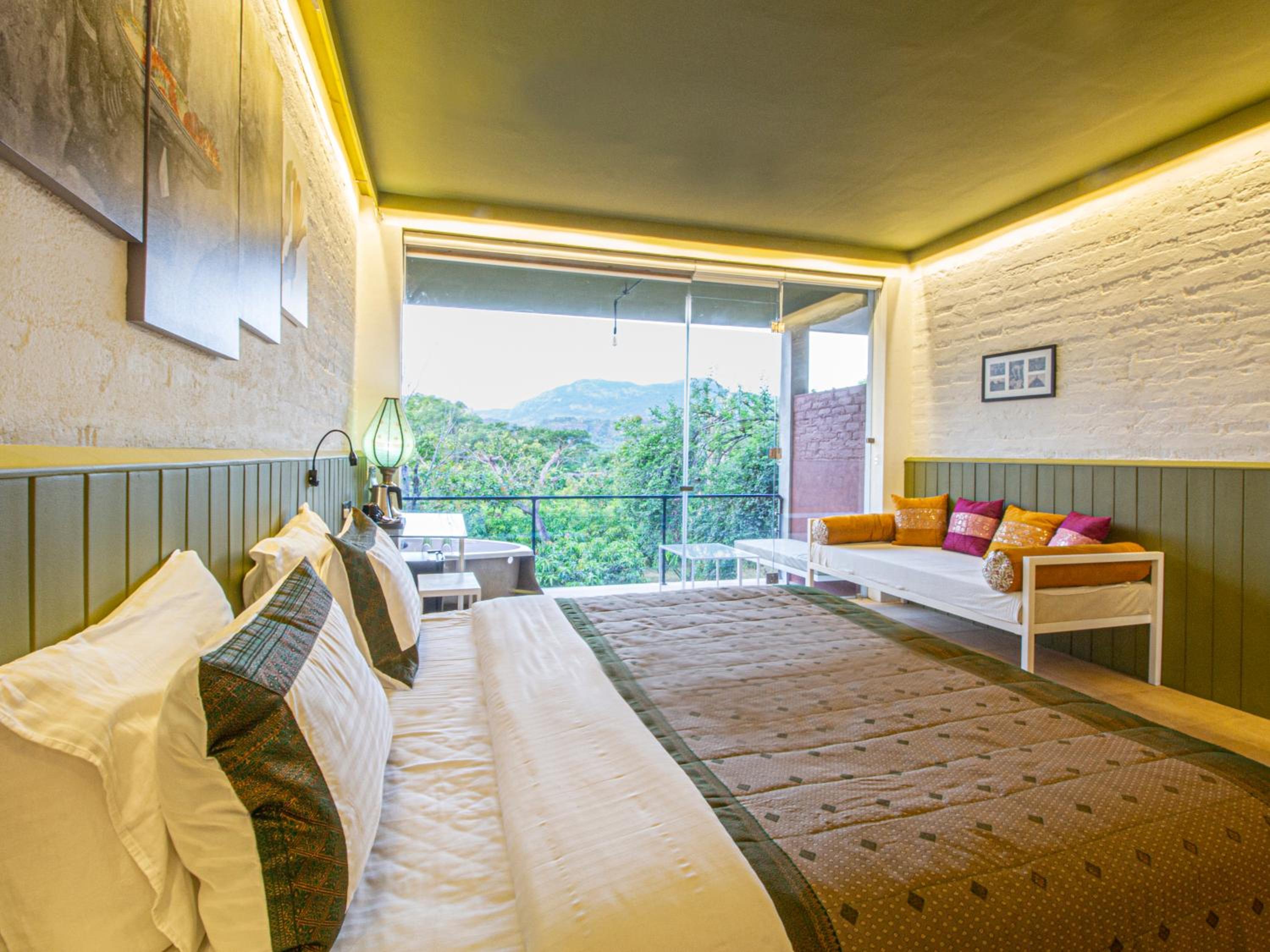 Deluxe Room with a refreshing mango mocktail, evening tea in the treehouse and a garden visit photo 3