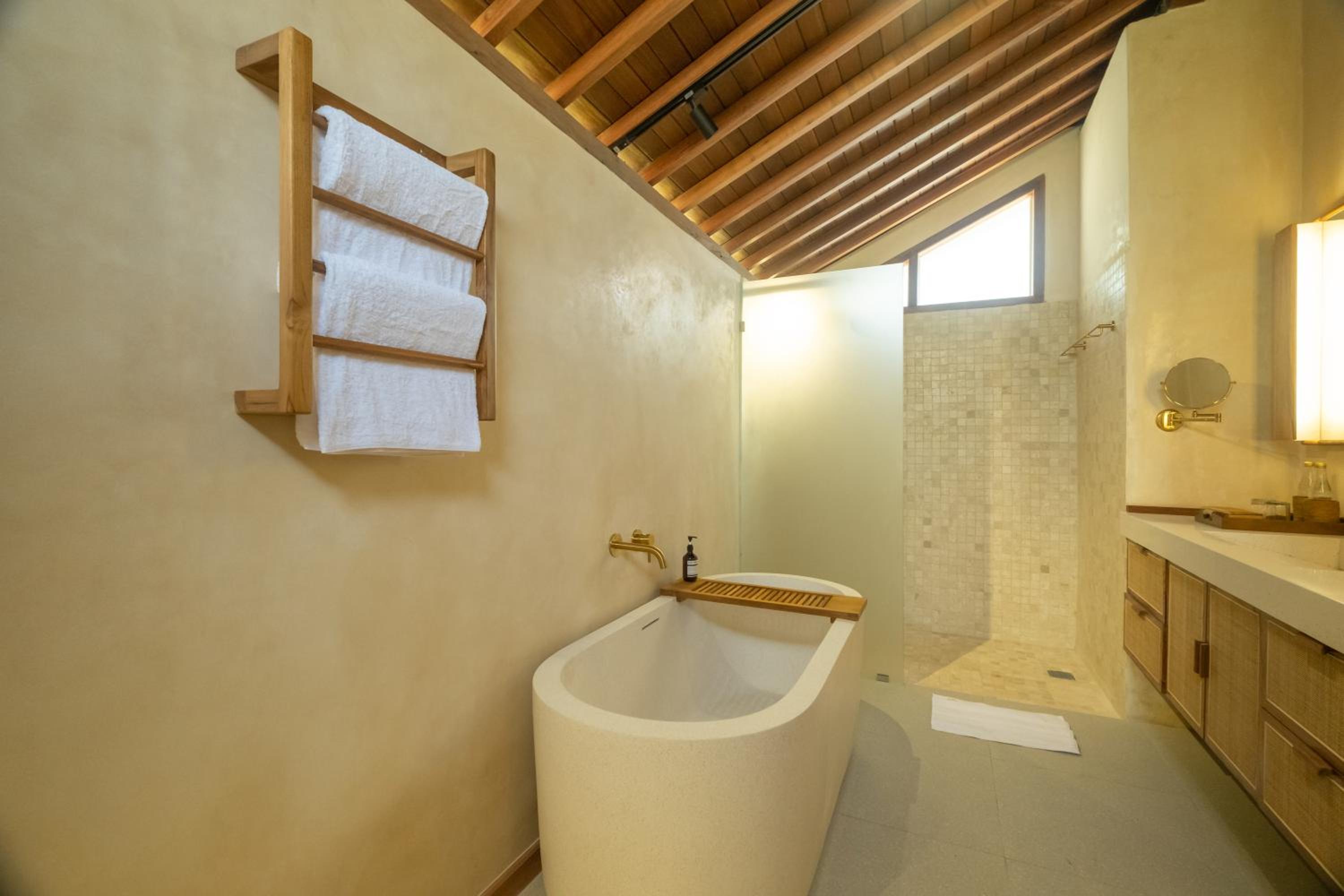 Suite - Wooden House with Bathtub and Free Shuttle to Ubud Central  - Photo 5