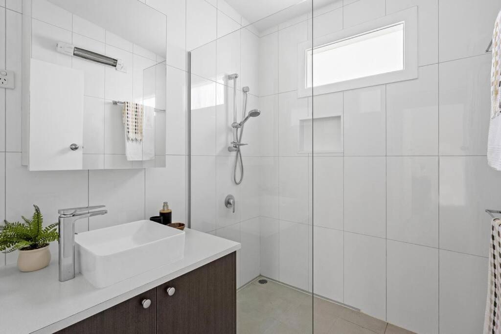 Three-Bedroom House photo 2