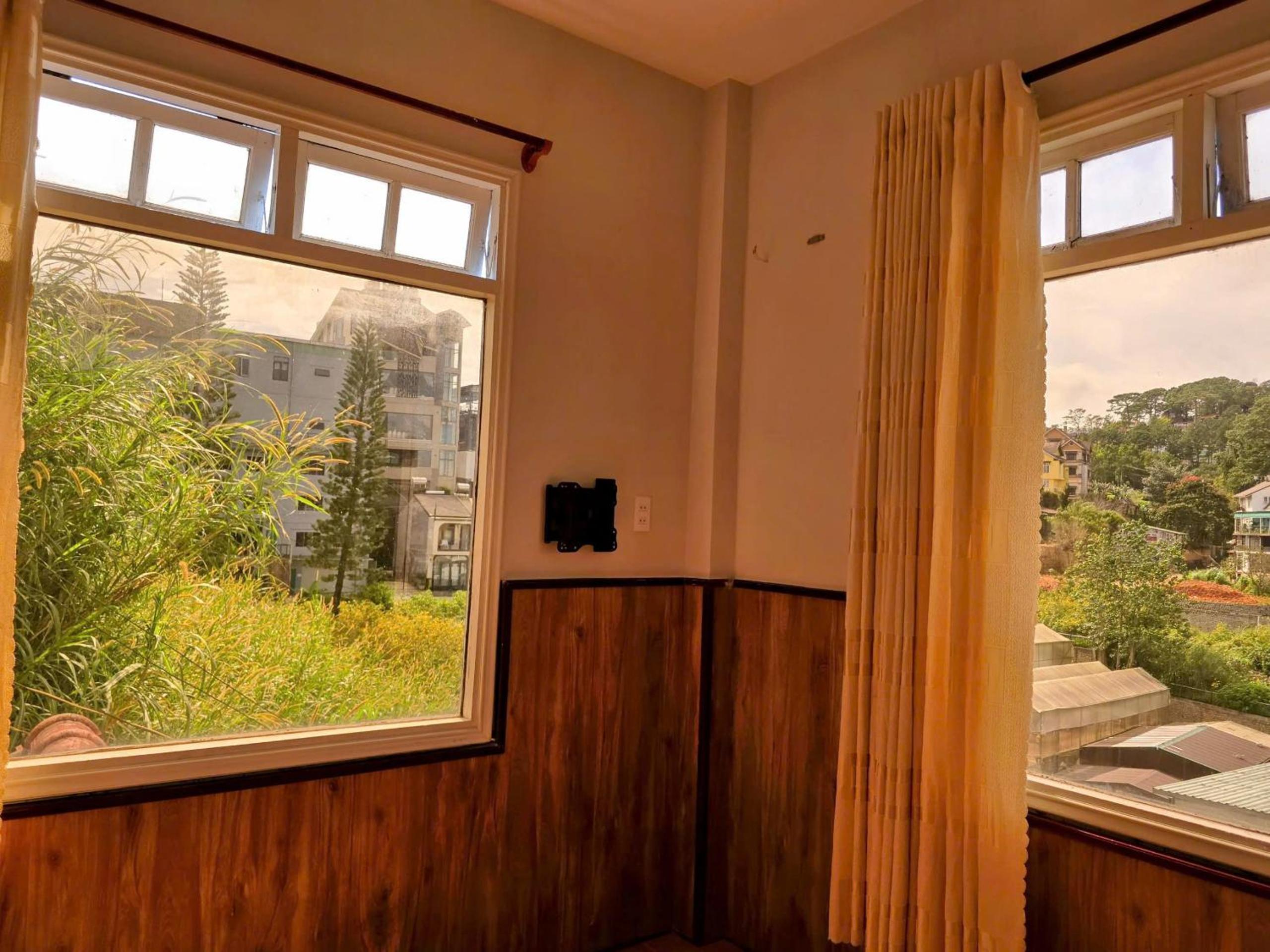 Family Room with Mountain View photo 3