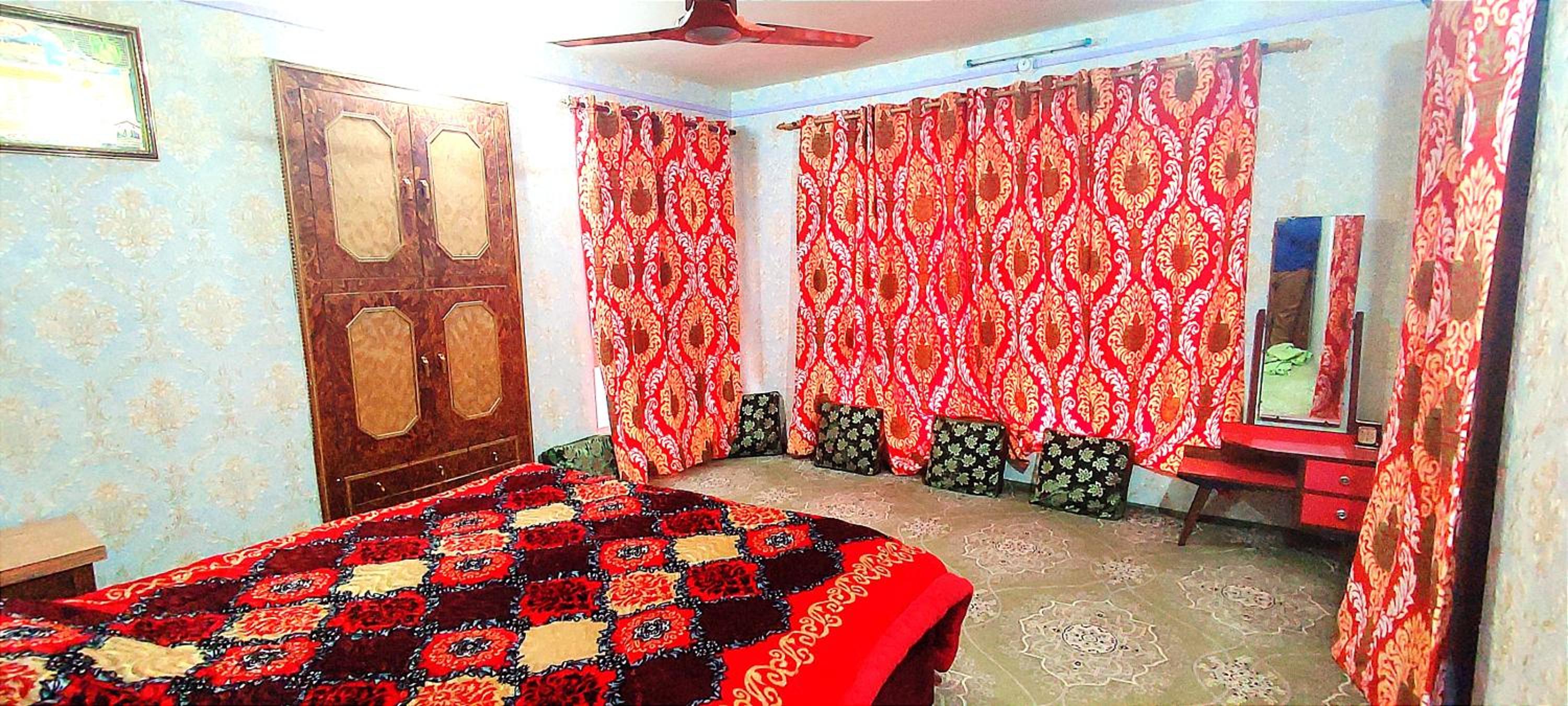 Deluxe King Room photo 1