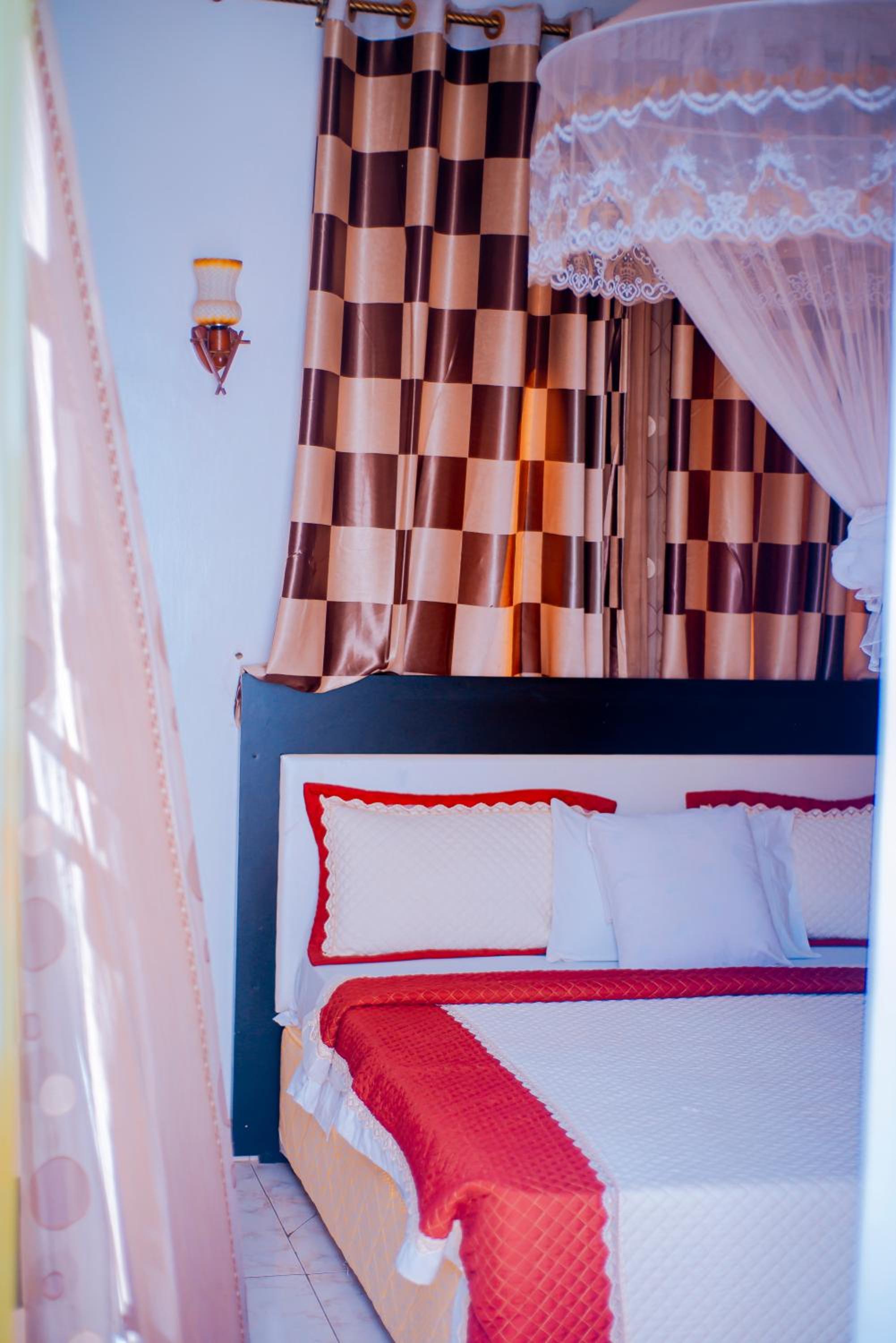Deluxe King Suite photo 1