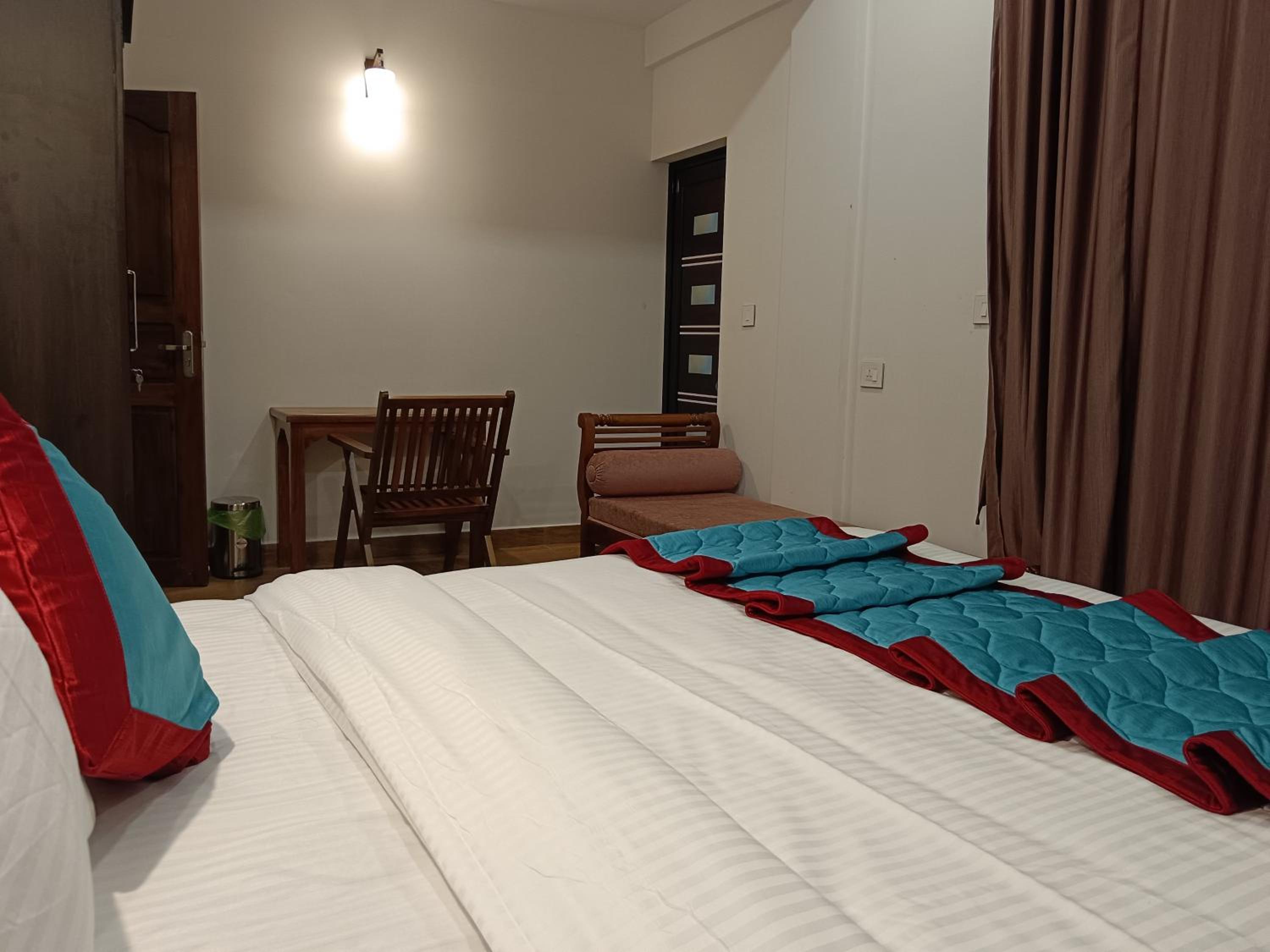 Deluxe Double Room with Balcony photo 2