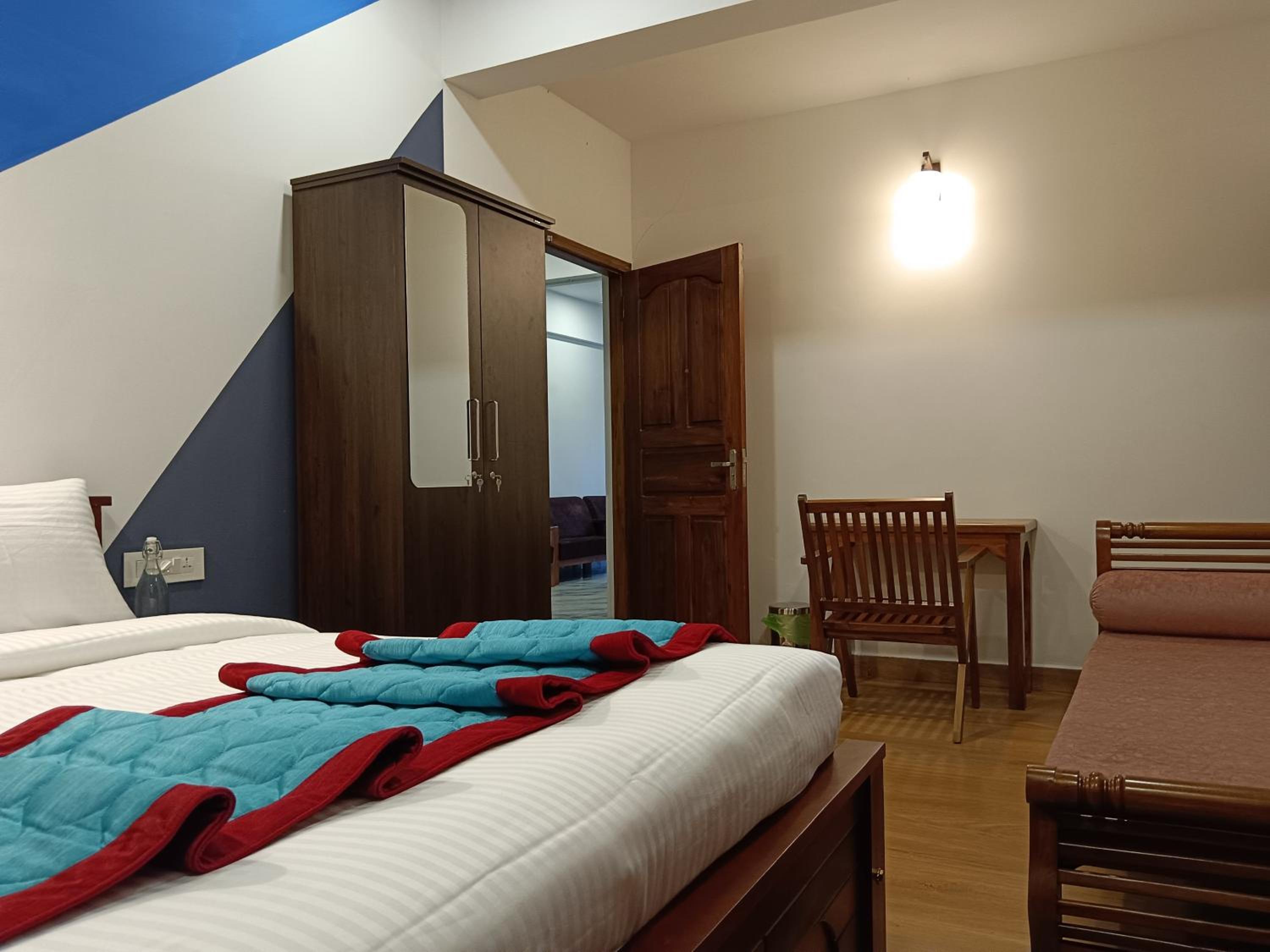 Deluxe Double Room with Balcony photo 3