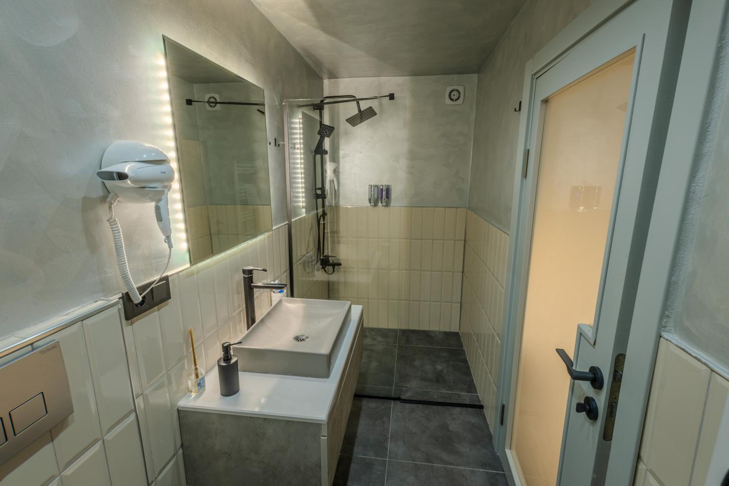 Queen Room with Spa Bath photo 2