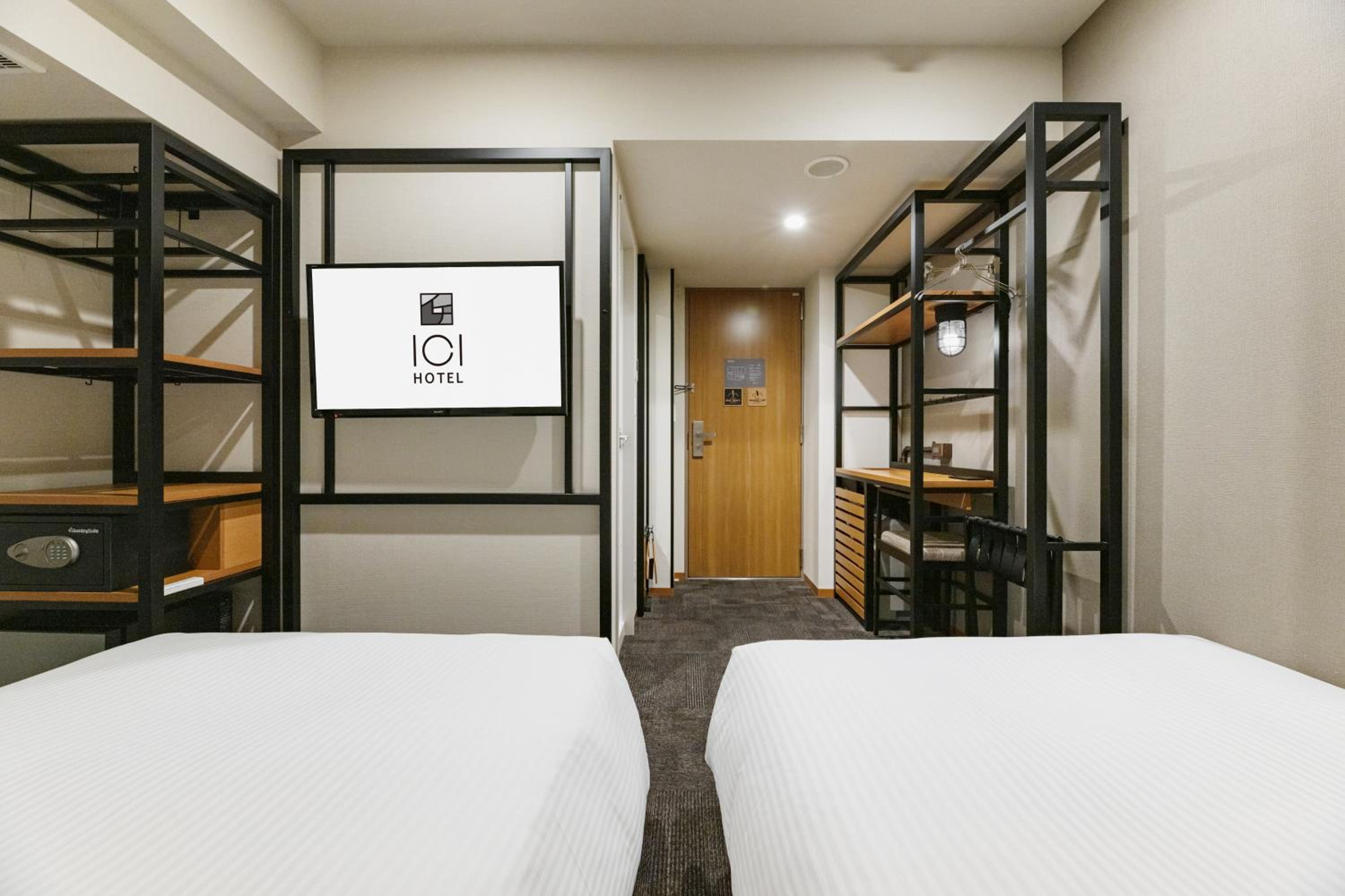 Twin Room - Non-Smoking - No Dogs Allowed photo 3