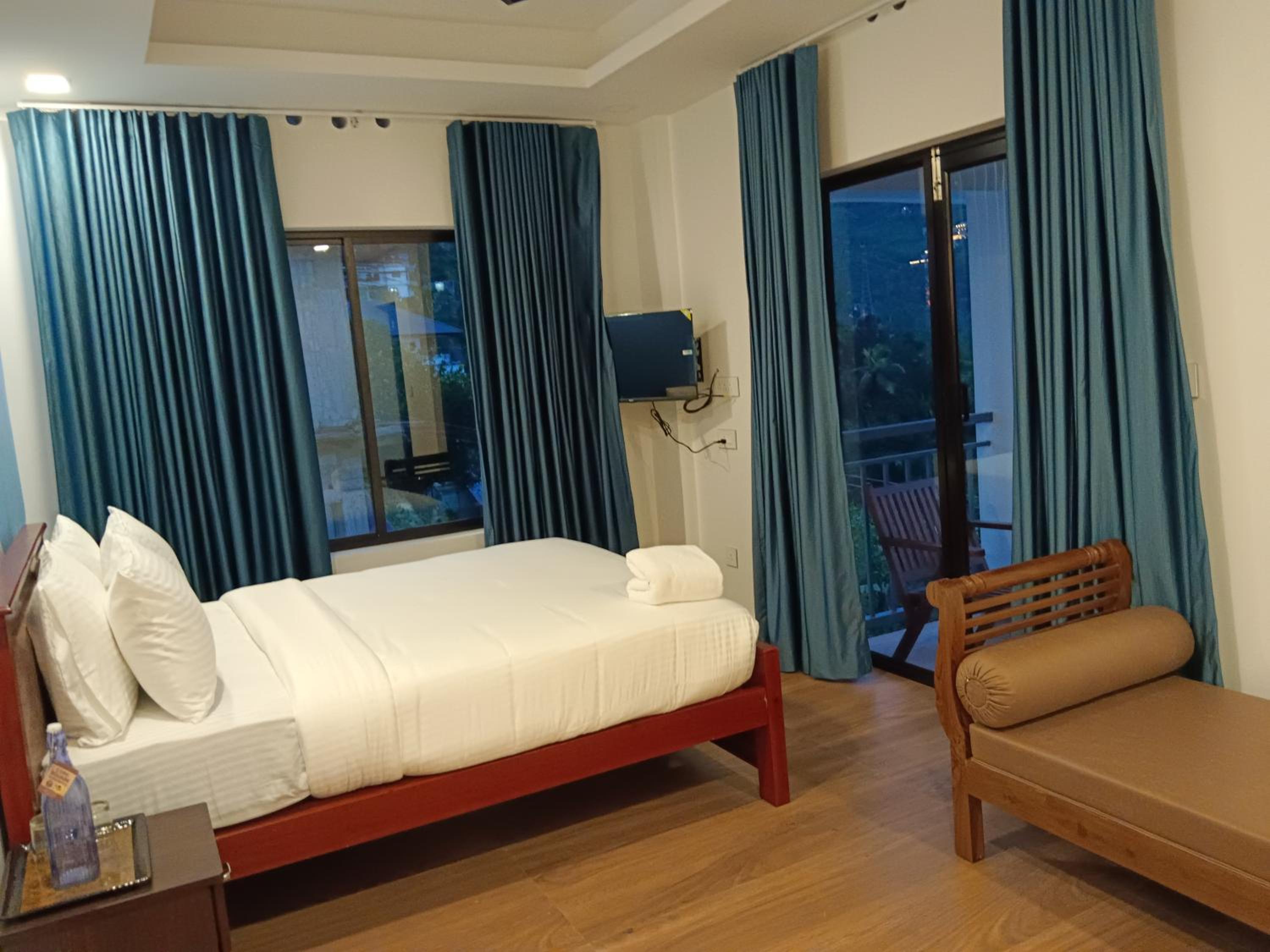 King Room with Balcony photo 2