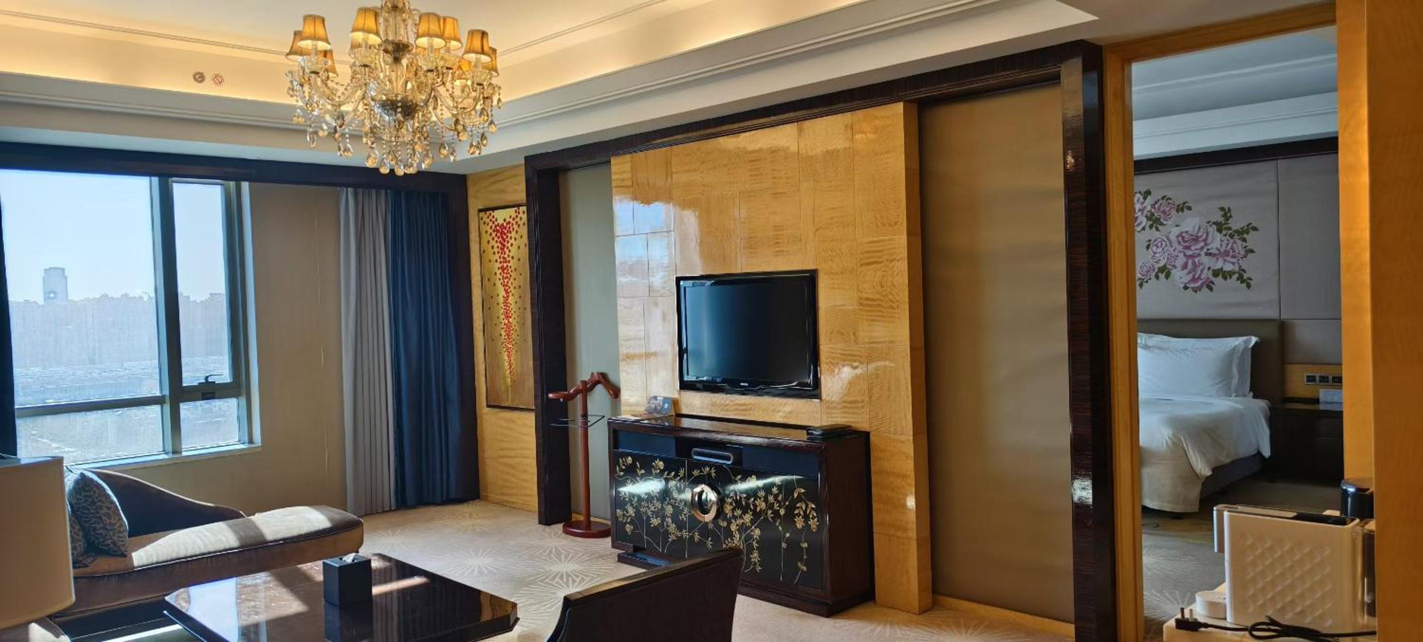 One-Bedroom Suite - Photo 2