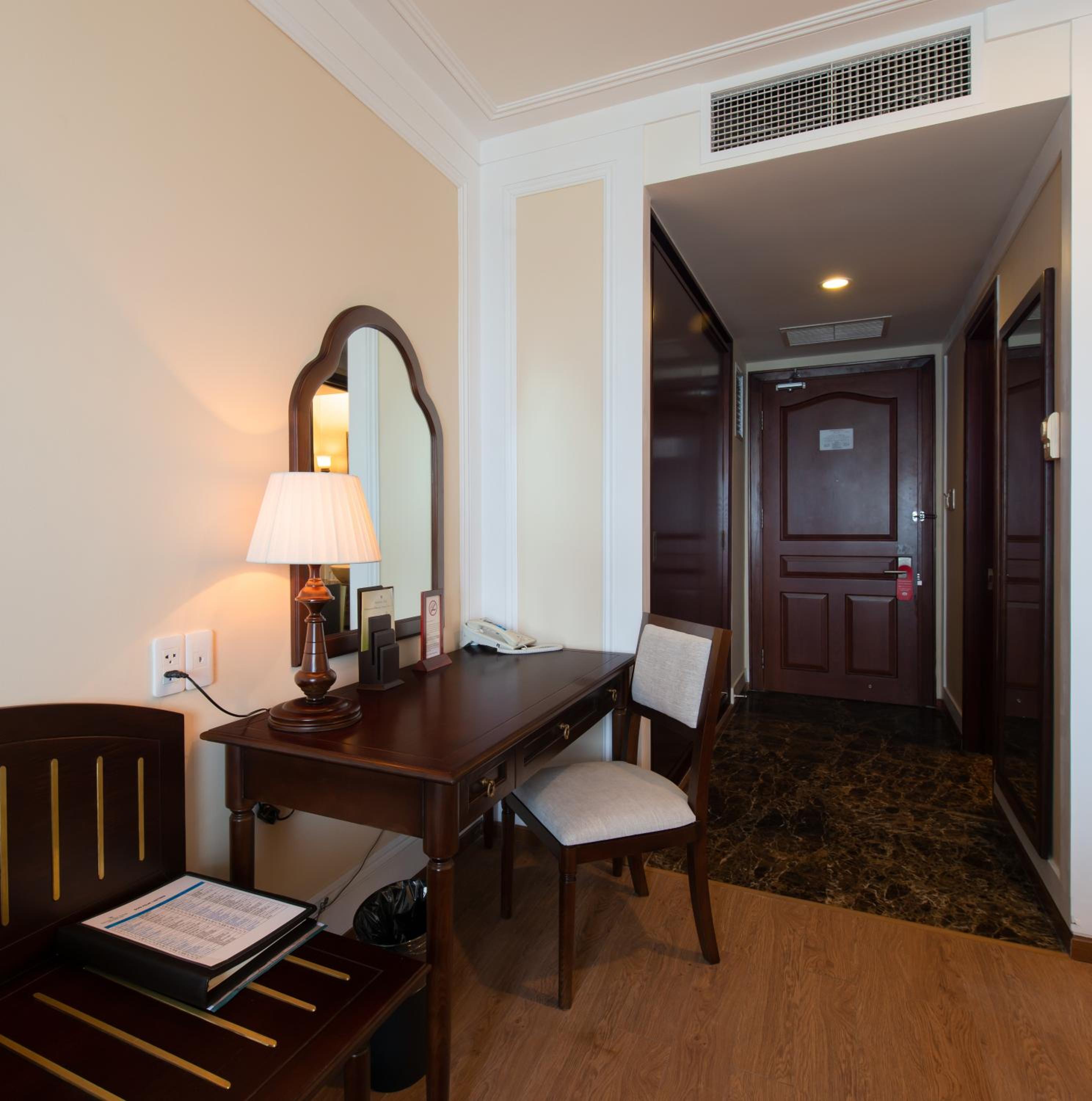 Grand Ocean King with Balcony - Photo 8