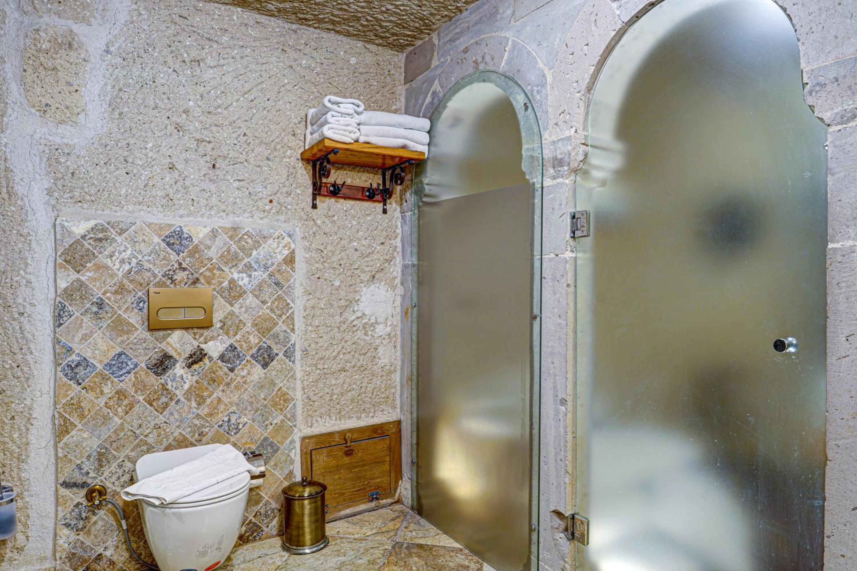 Cave Suite - Photo 7
