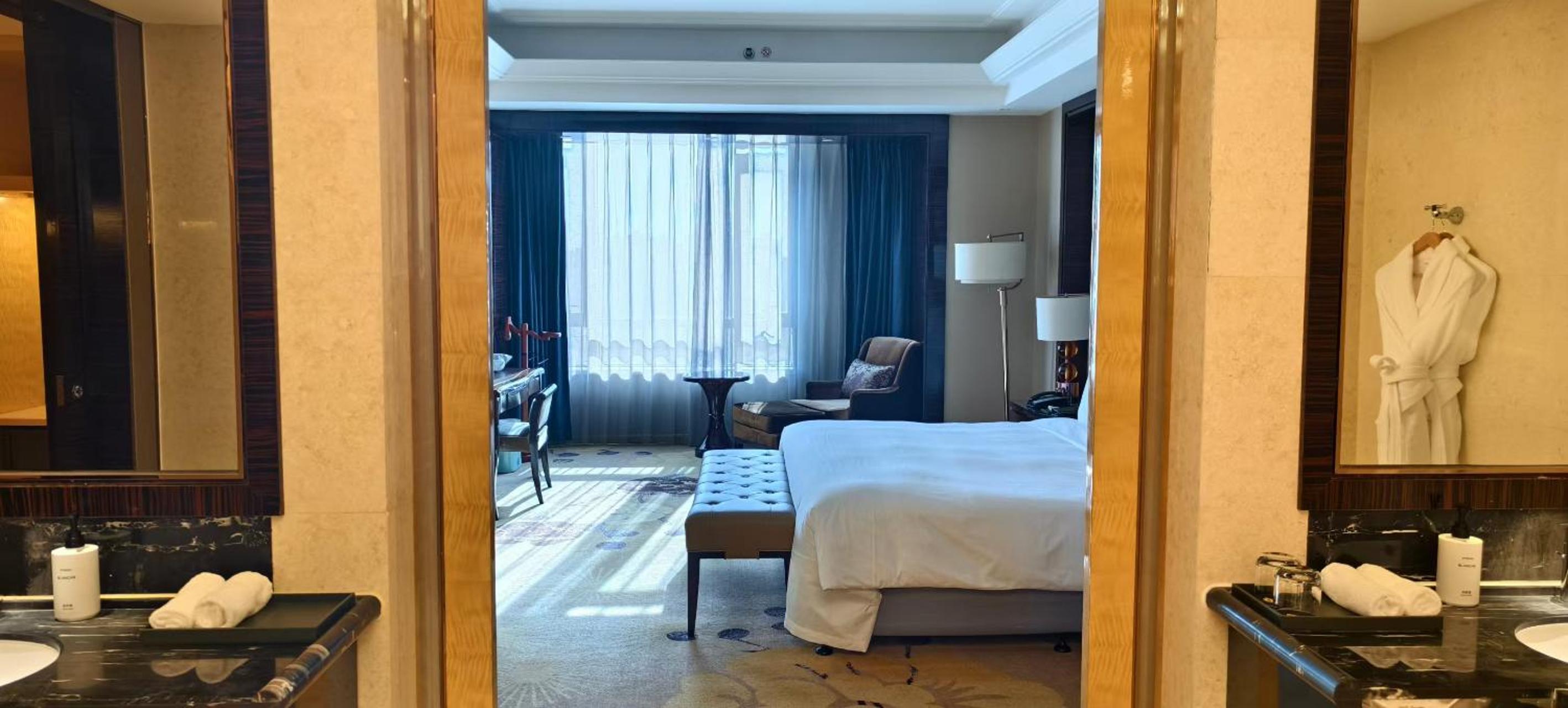 One-Bedroom Suite - Photo 3