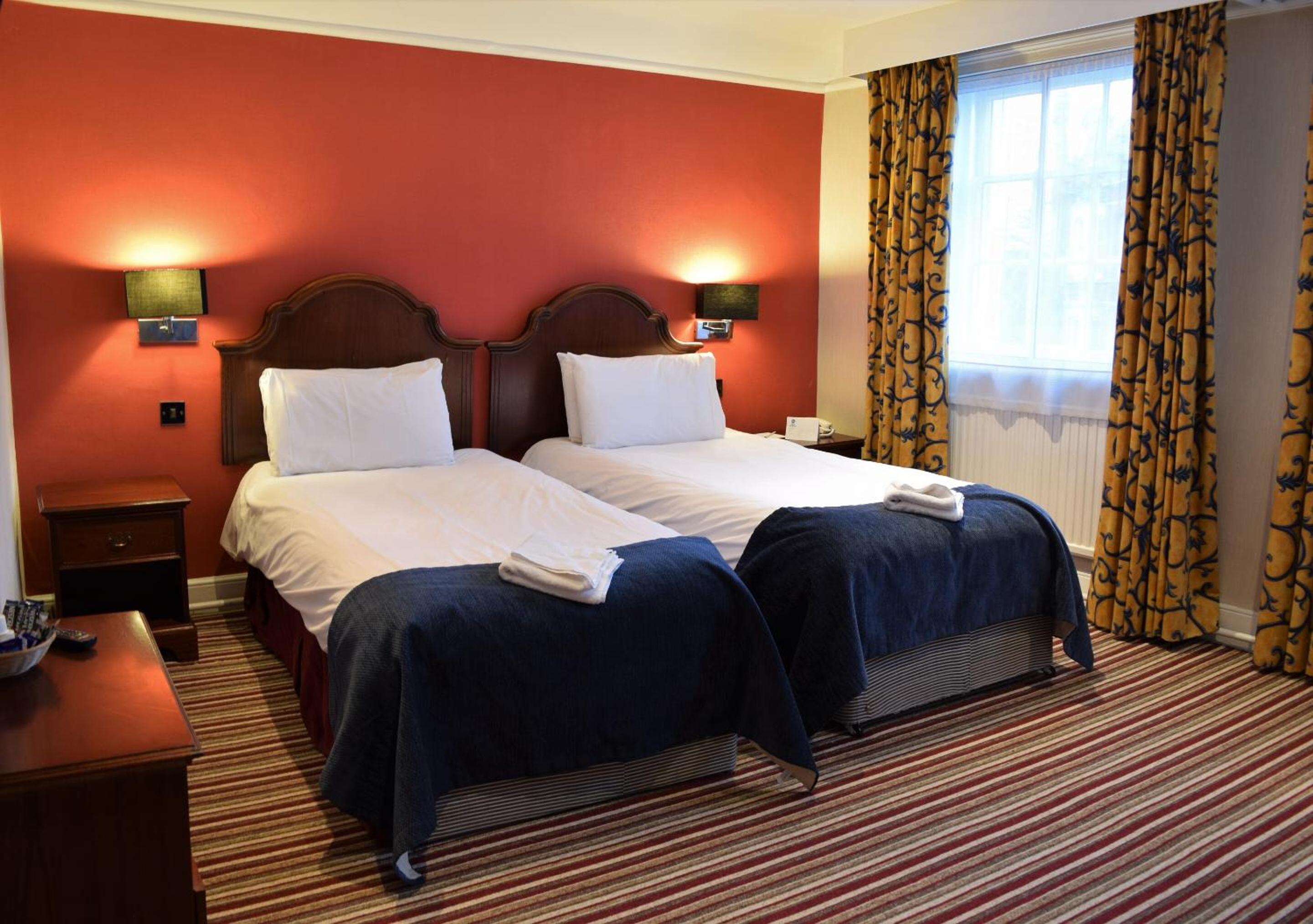 Standard Twin Room - Photo 2