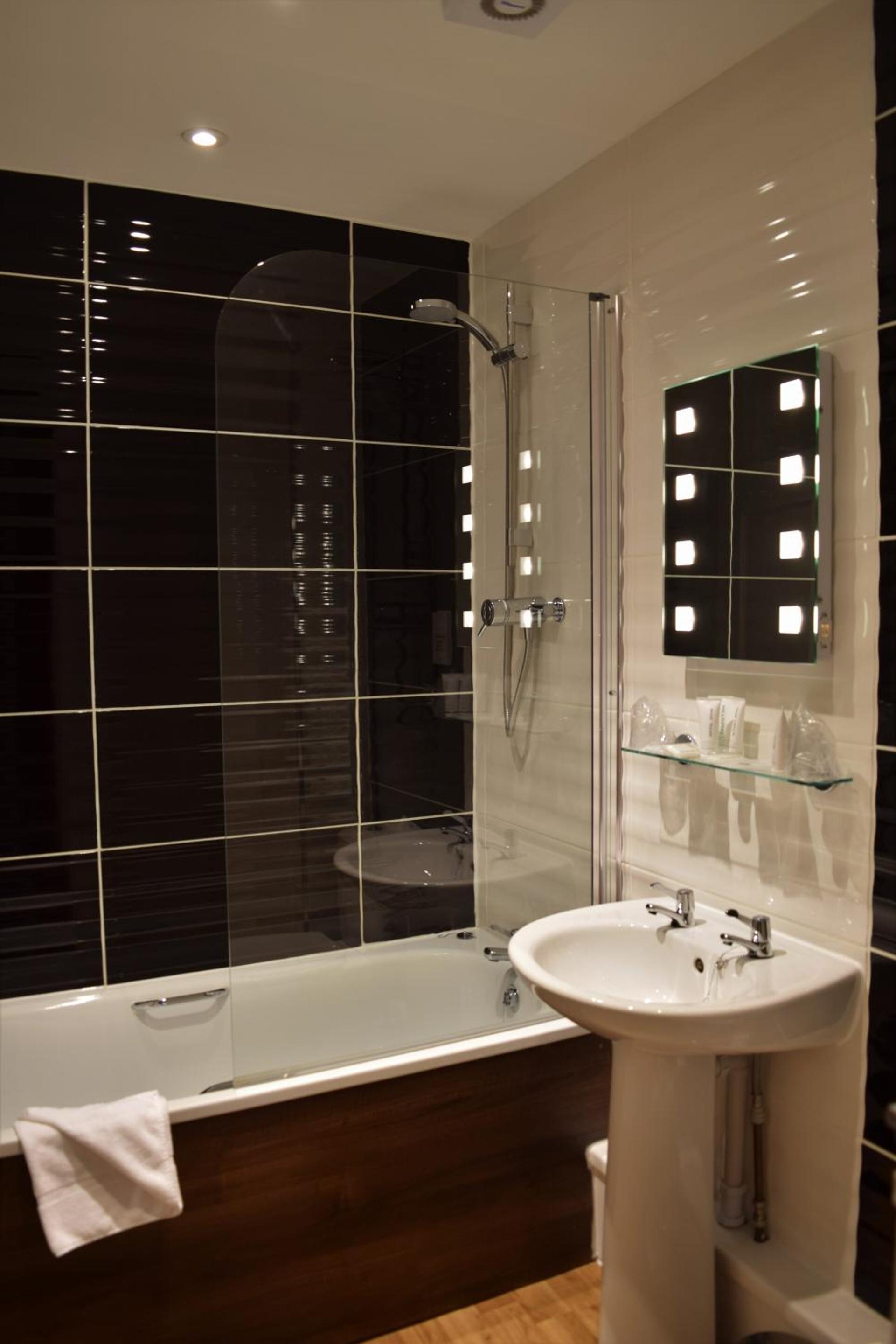 Standard Twin Room - Photo 3
