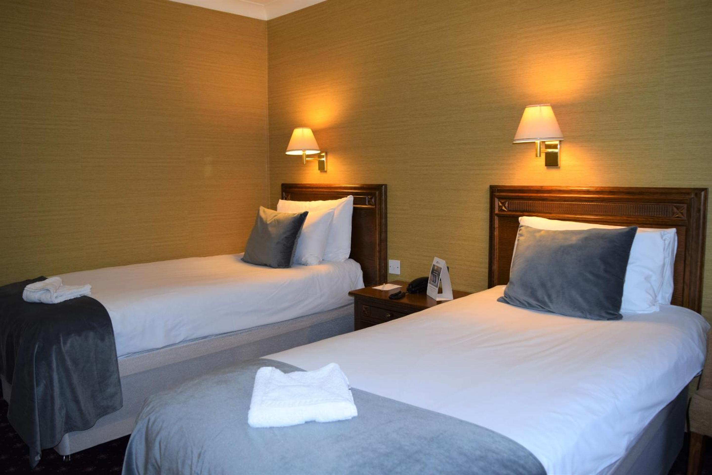 Standard Twin Room - Photo 5