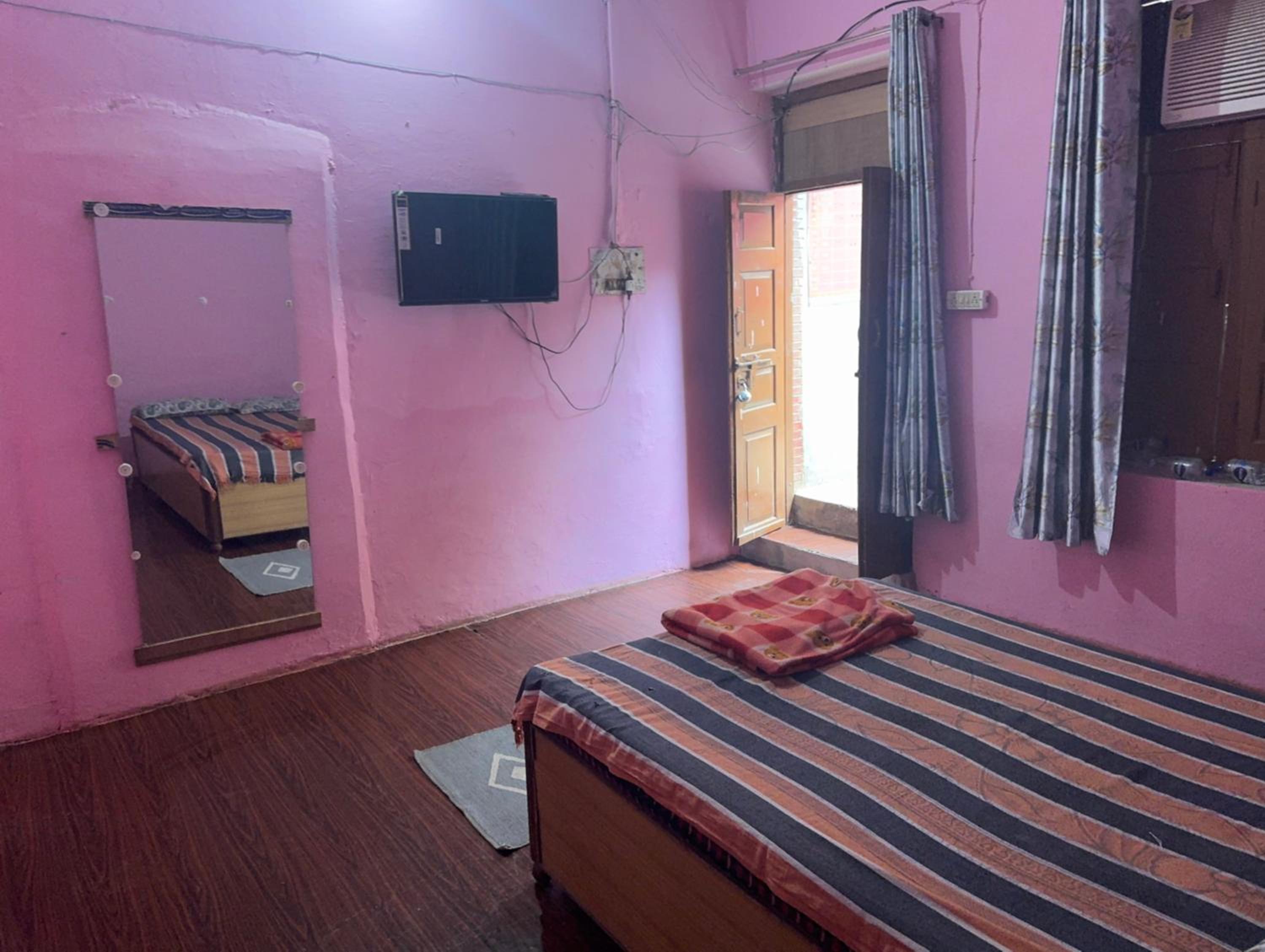 Budget Double Room photo 2