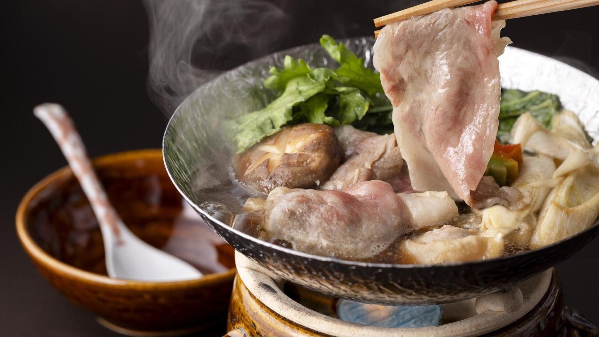 Standard Double Room with Club Lounge Access - Dinner and Breakfast Included - Sushi & Sukiyaki Kaiseki Course - Non-Smoking