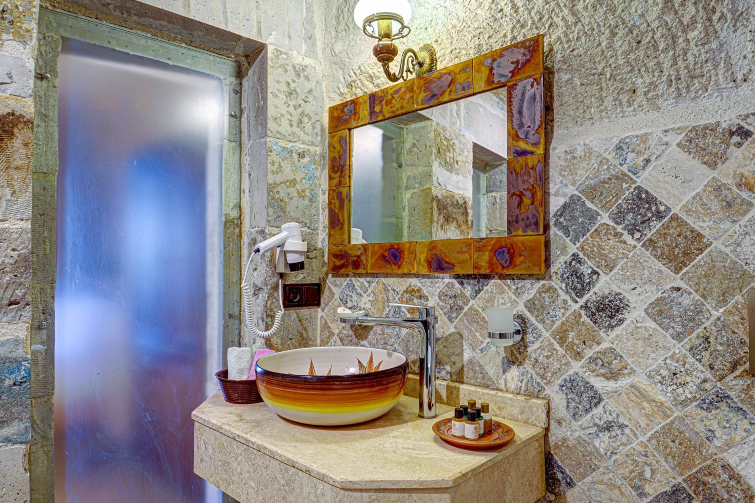 Deluxe Cave Double Room with Bath - Photo 13