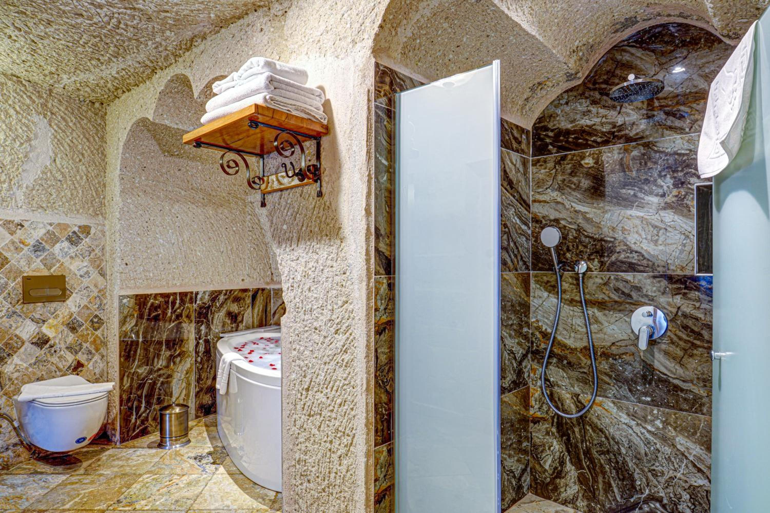 Deluxe Cave Double Room with Bath - Photo 12