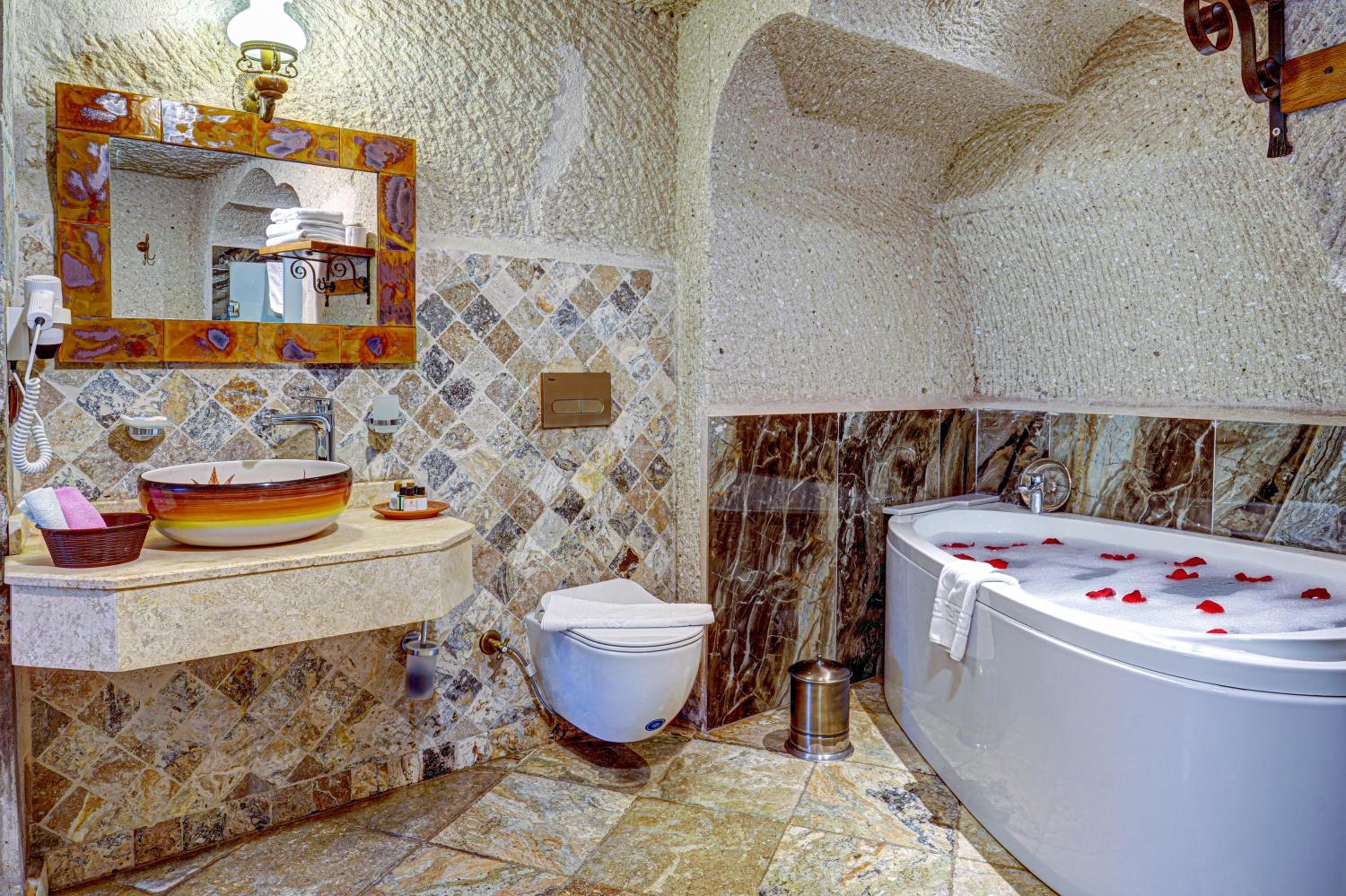 Deluxe Cave Double Room with Bath - Photo 11