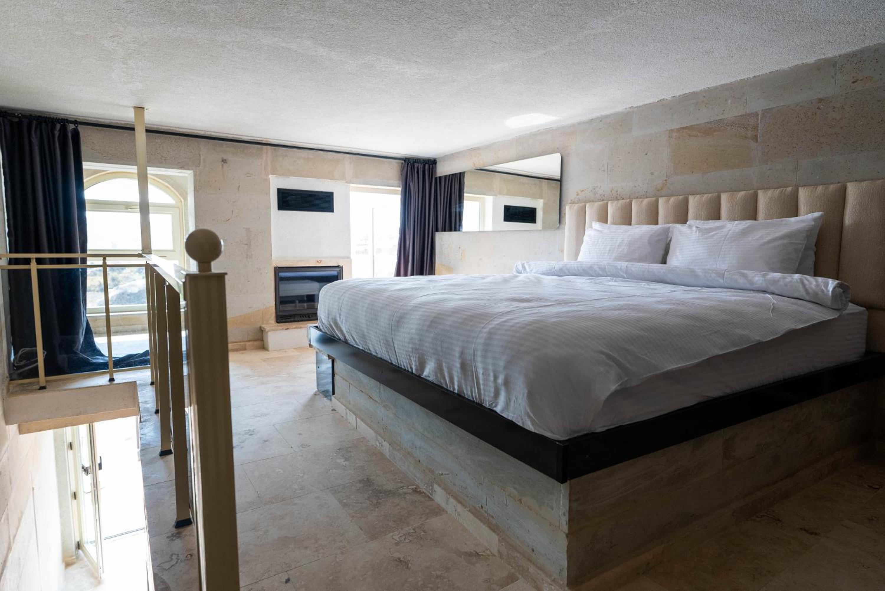 Queen Room with Spa Bath