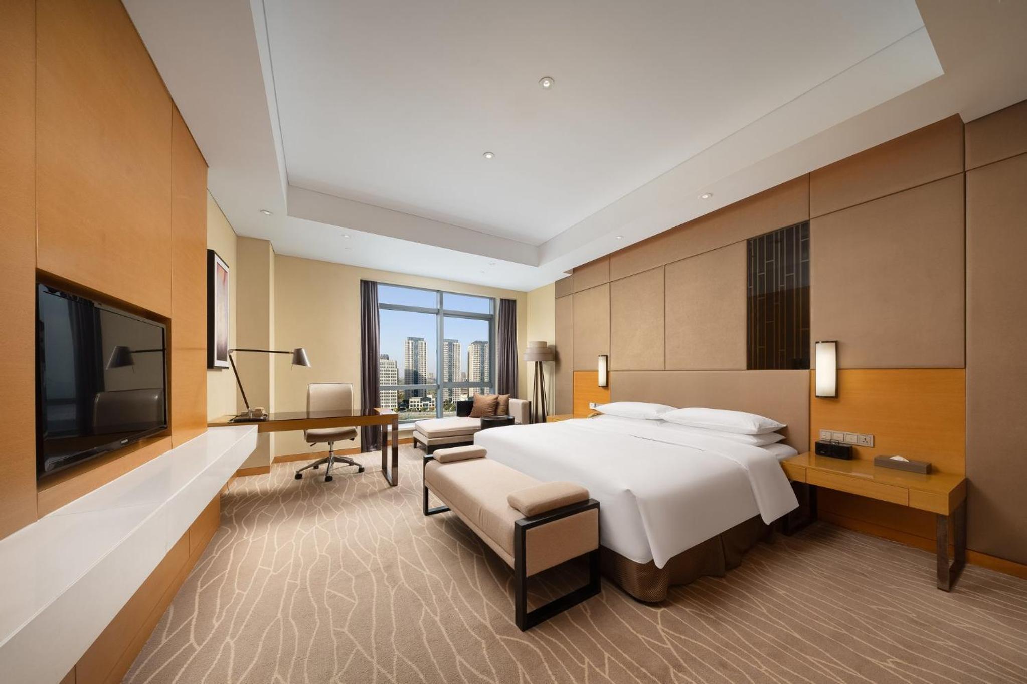 Standard King Room with Lounge Access