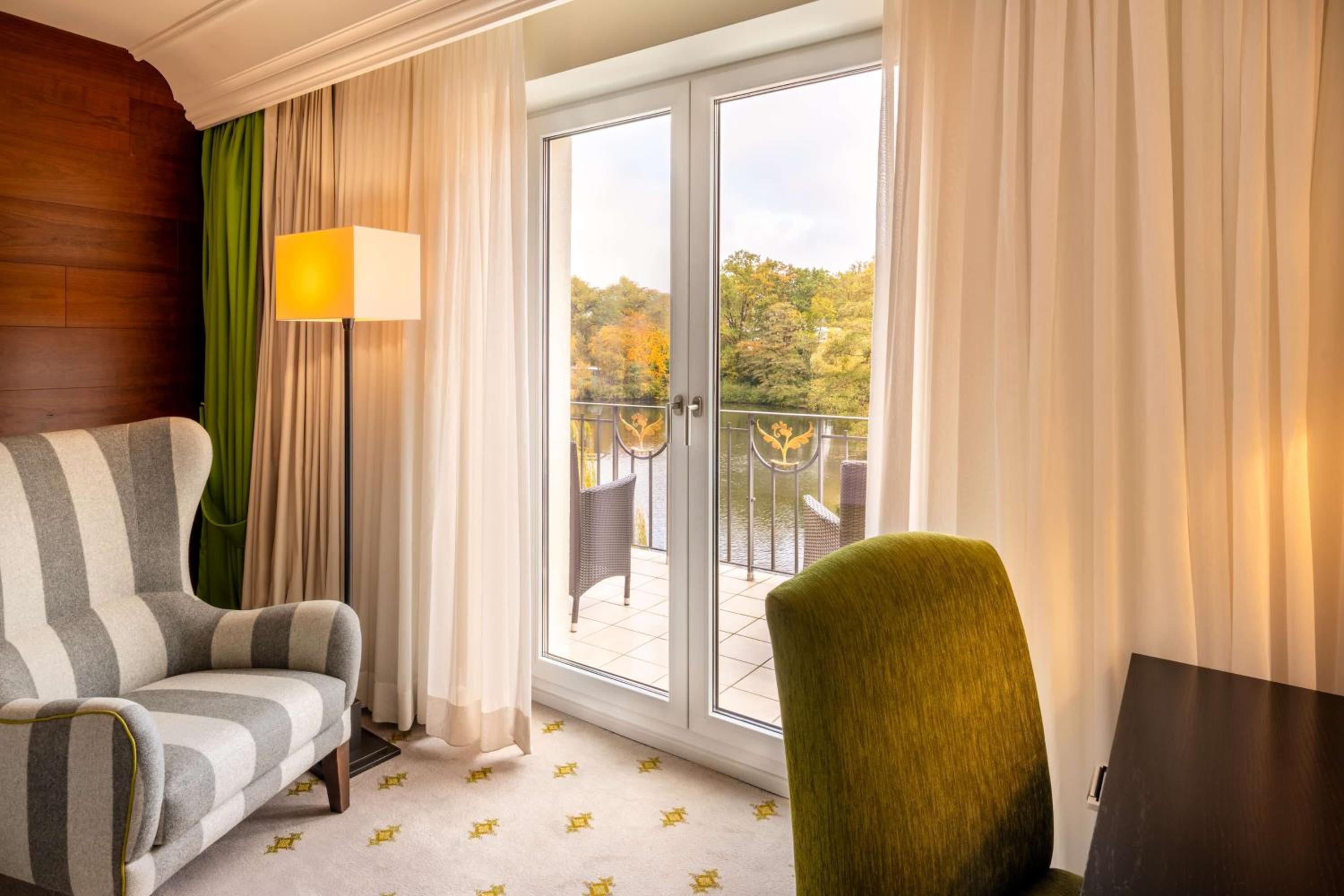 King Executive Room with Lake View