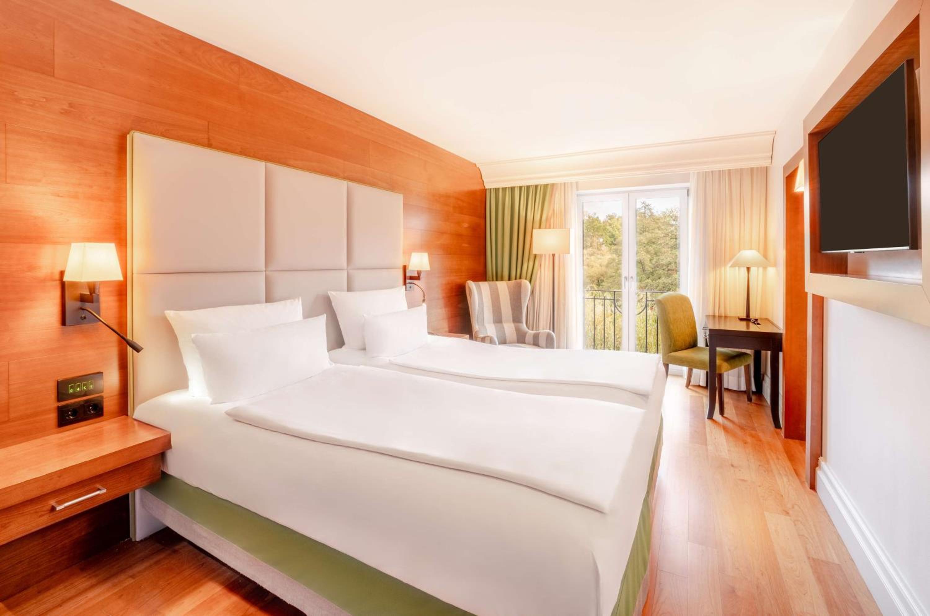 Executive Twin Room with Lake View
