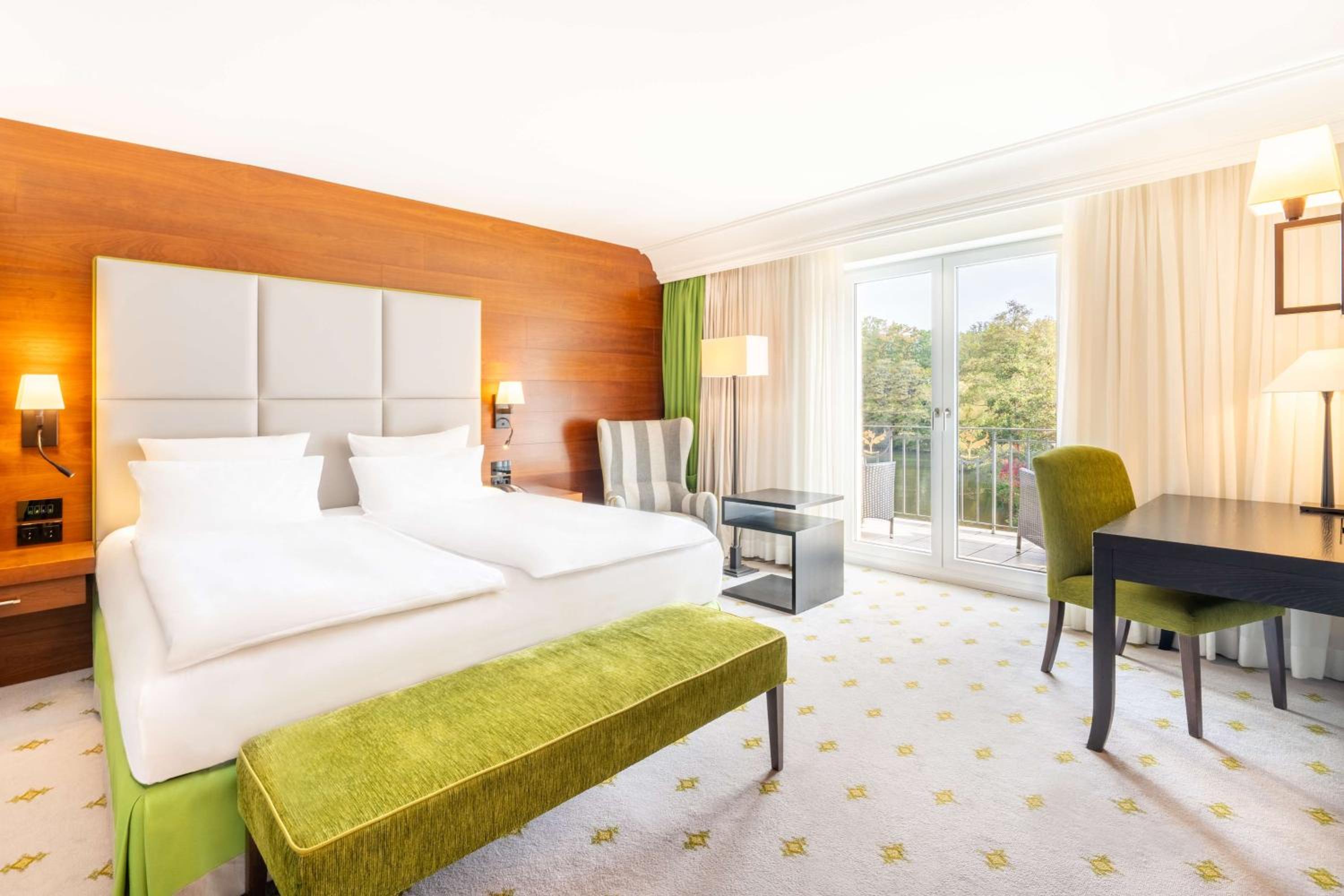 King Executive Room with Lake View