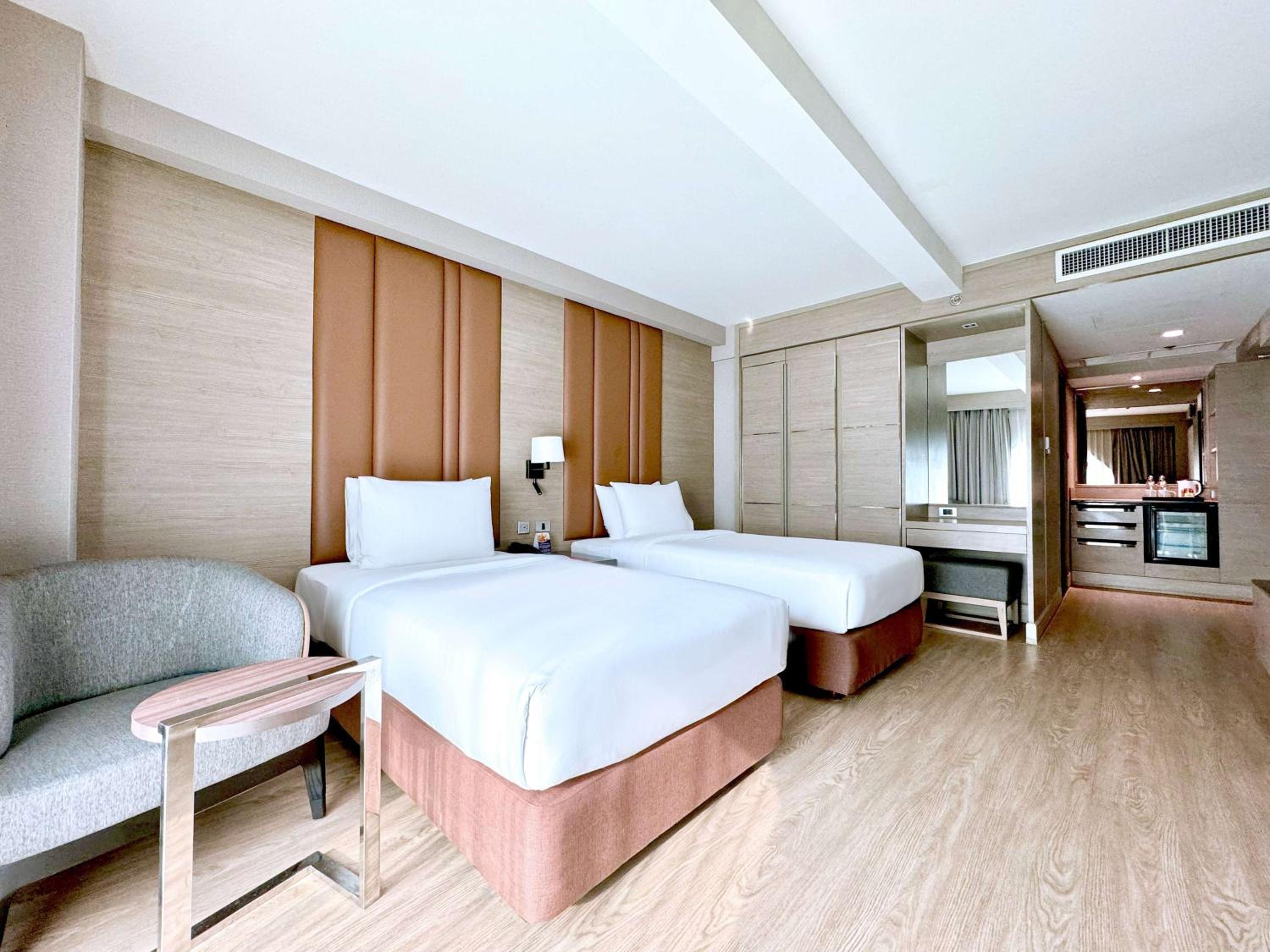 Executive Room with Two Twin Beds - Non-Smoking photo 2