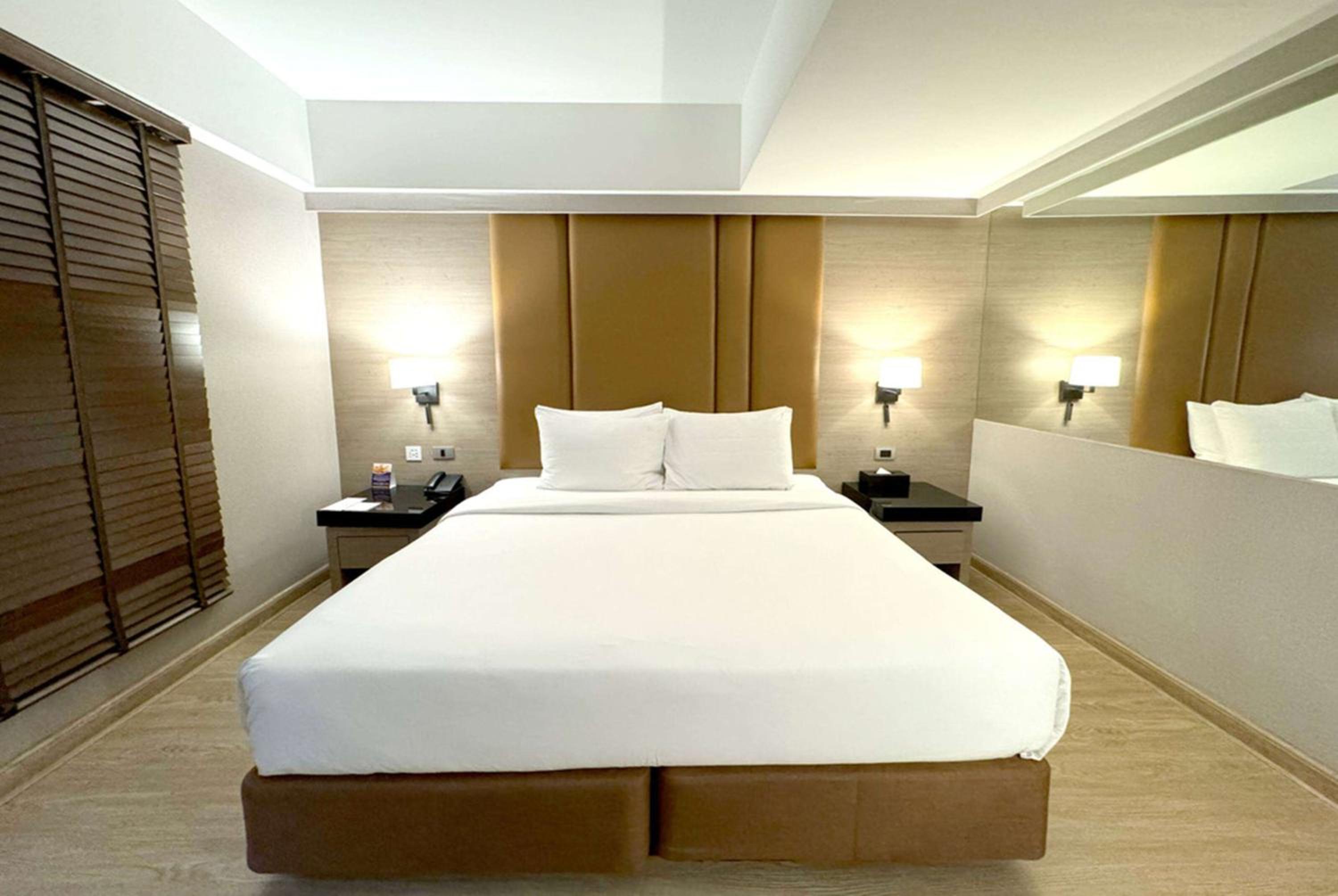 Deluxe Queen Room - Non-Smoking photo 2