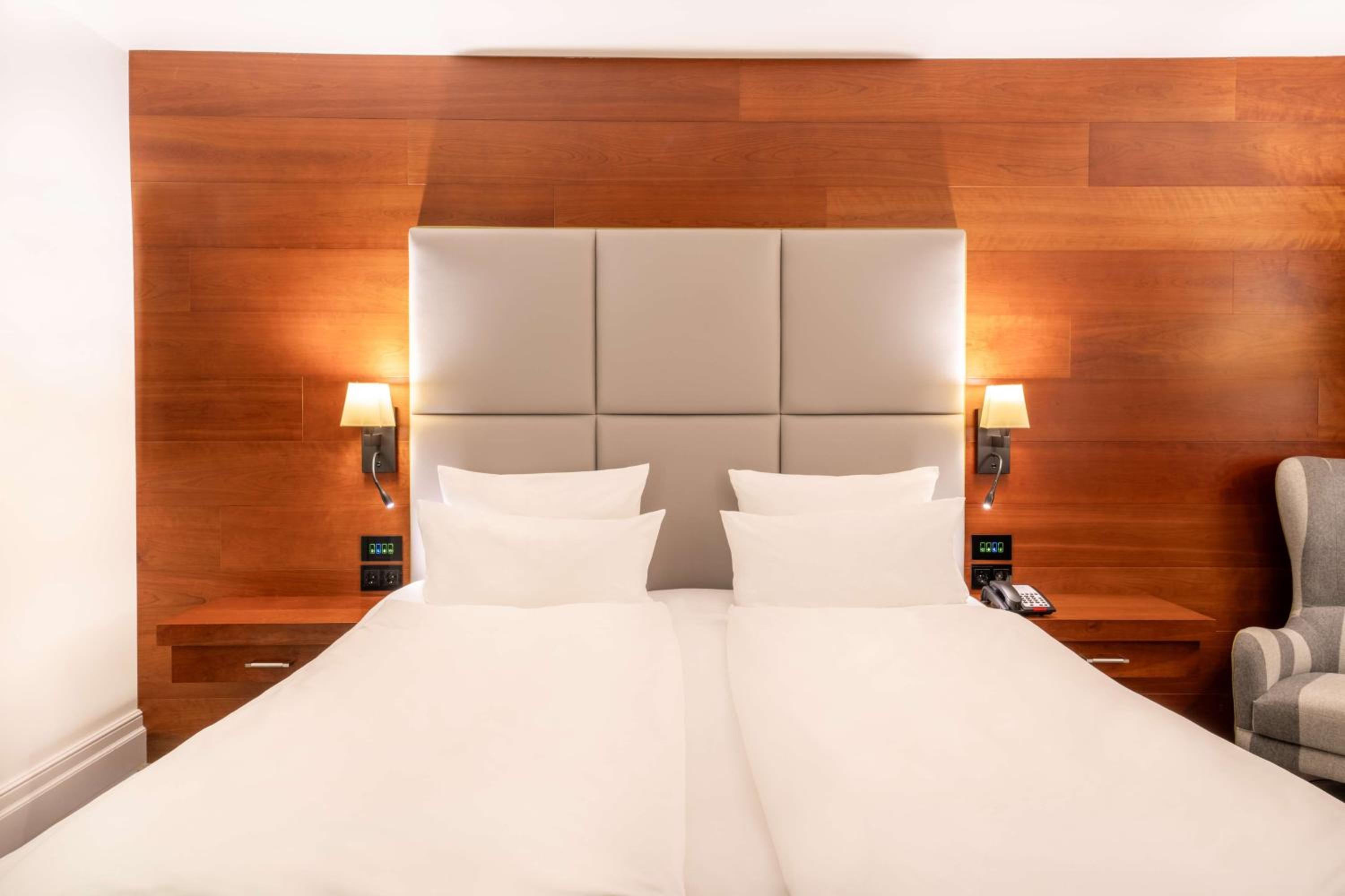 Deluxe King Room with Lake View