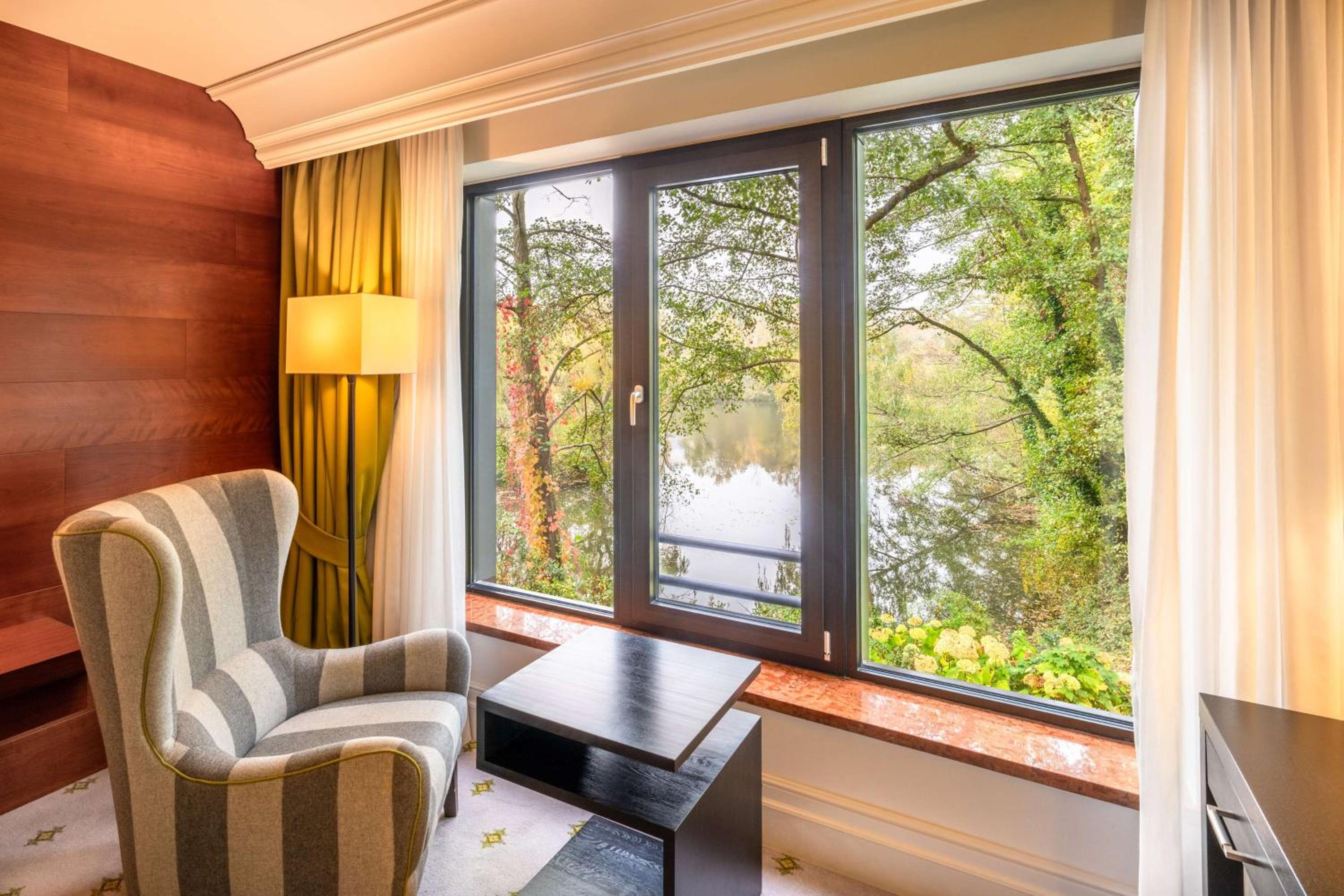 Deluxe Twin Room With Lake View