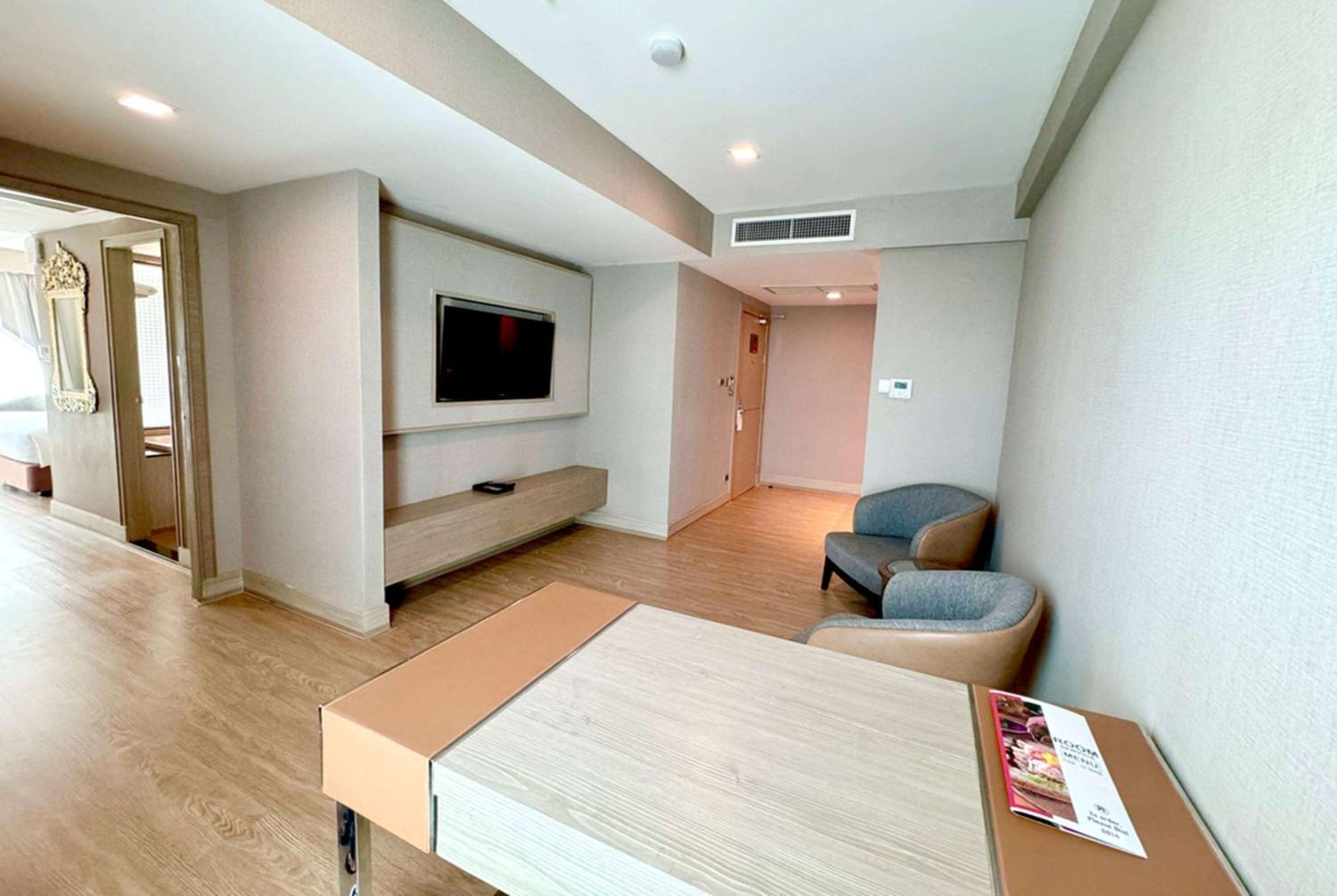 Executive King Suite - Non-Smoking photo 3