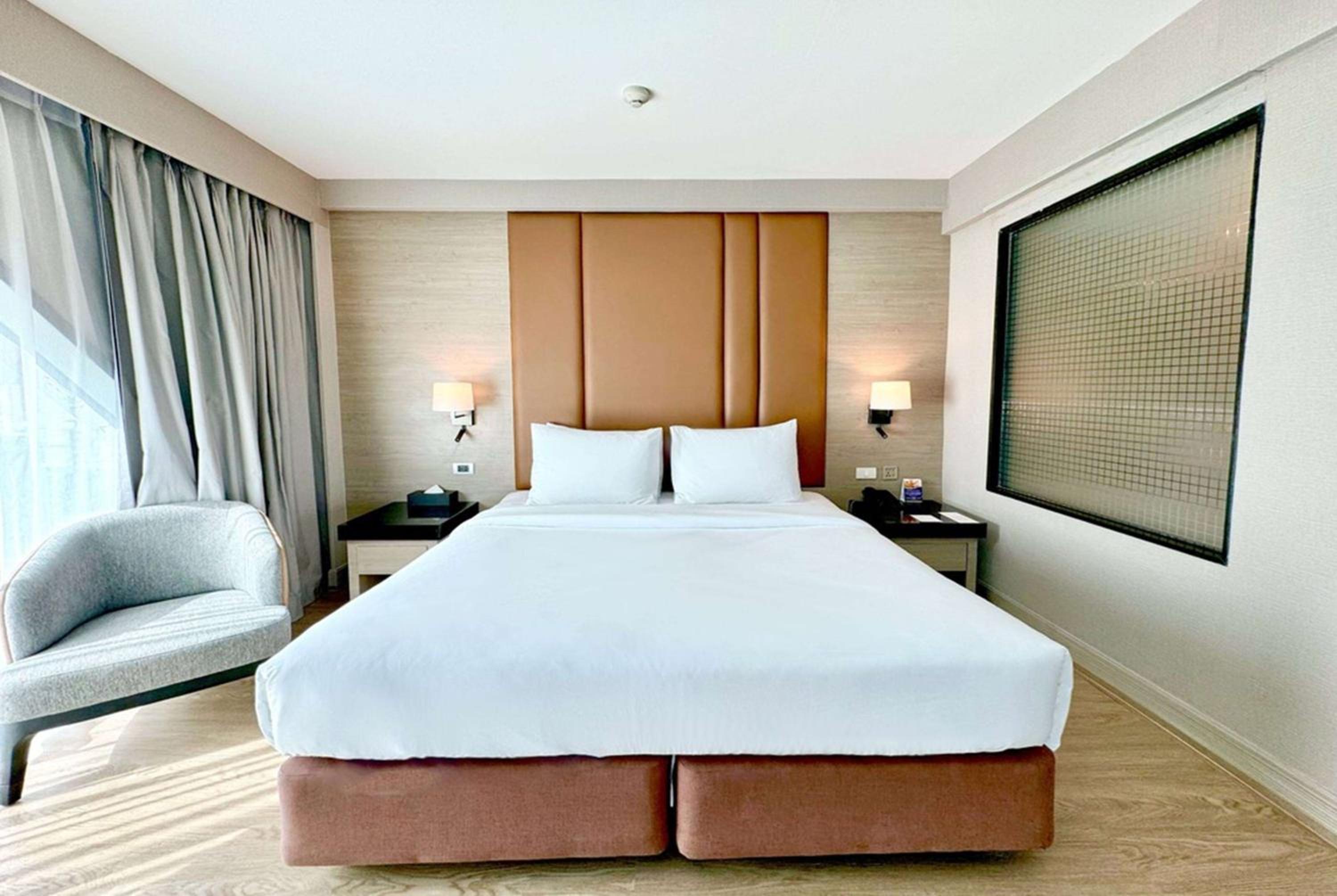 Executive King Suite - Non-Smoking photo 2
