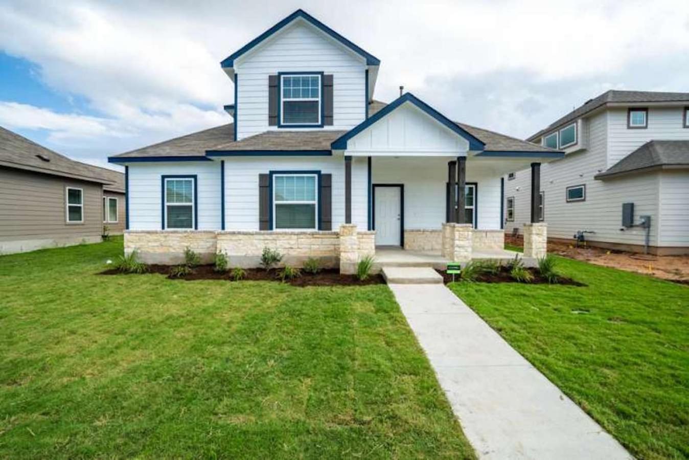 Four-Bedroom House photo 2