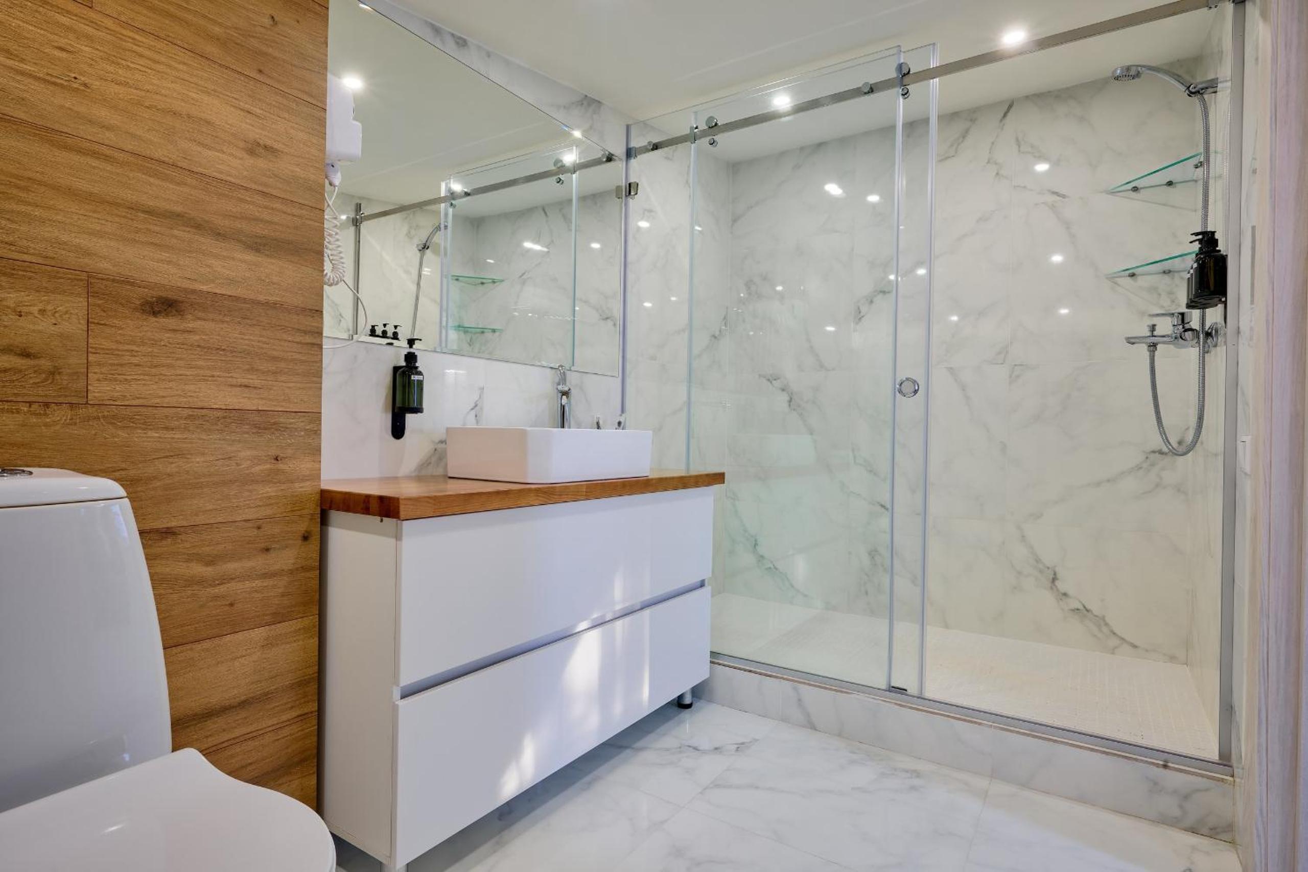 King Suite with Balcony photo 3