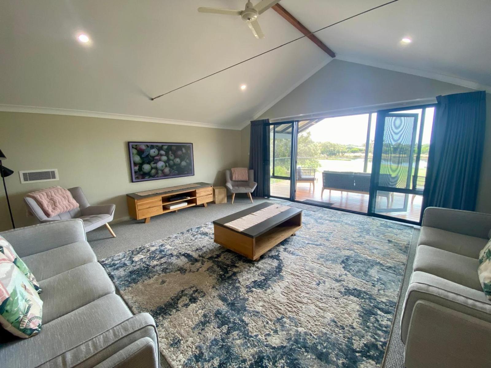 Four-Bedroom House photo 3
