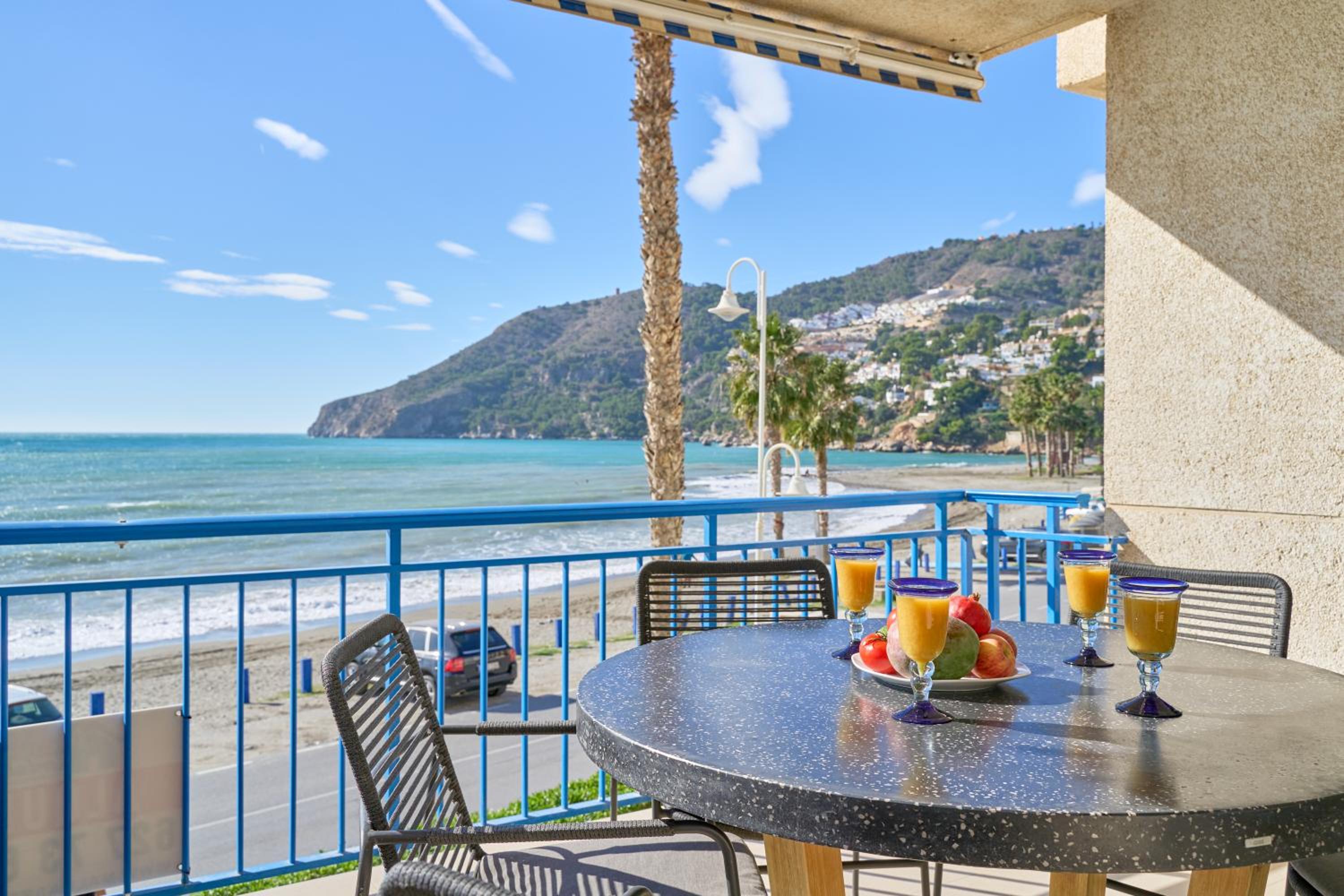 Three-Bedroom Apartment with Water View photo 2