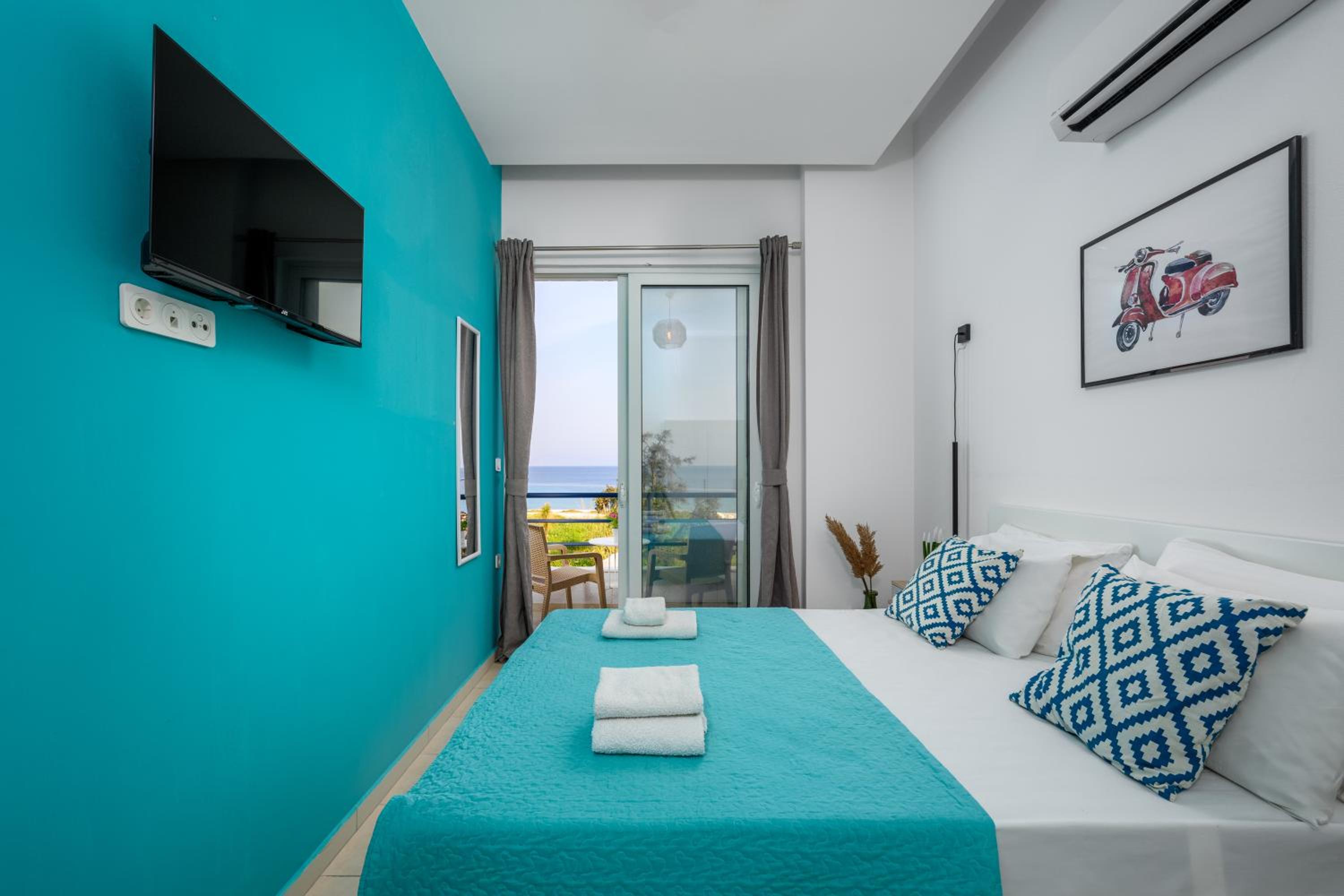 Two-Bedroom Deluxe Apartment with Balcony photo 3