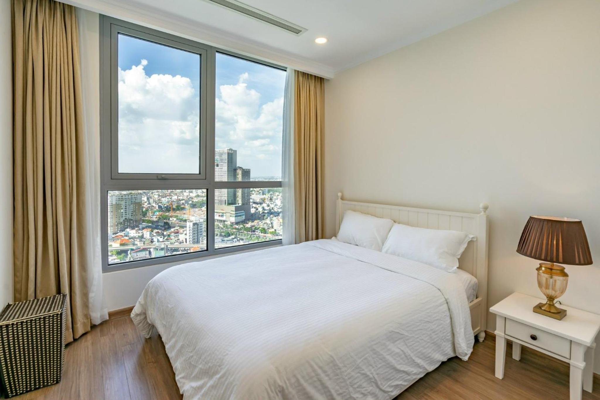 One-Bedroom Apartment With City View