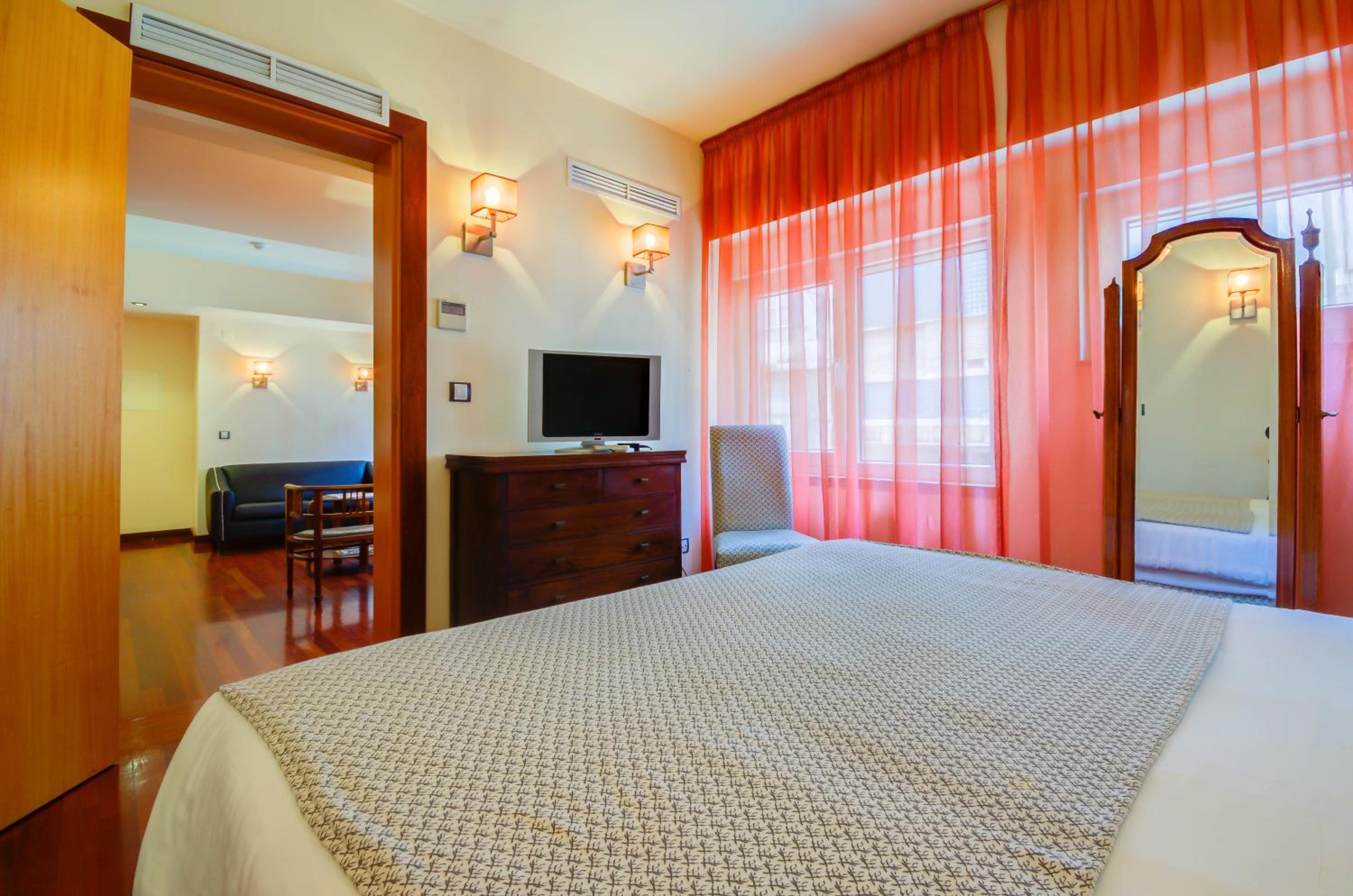 One-Bedroom Suite photo 3